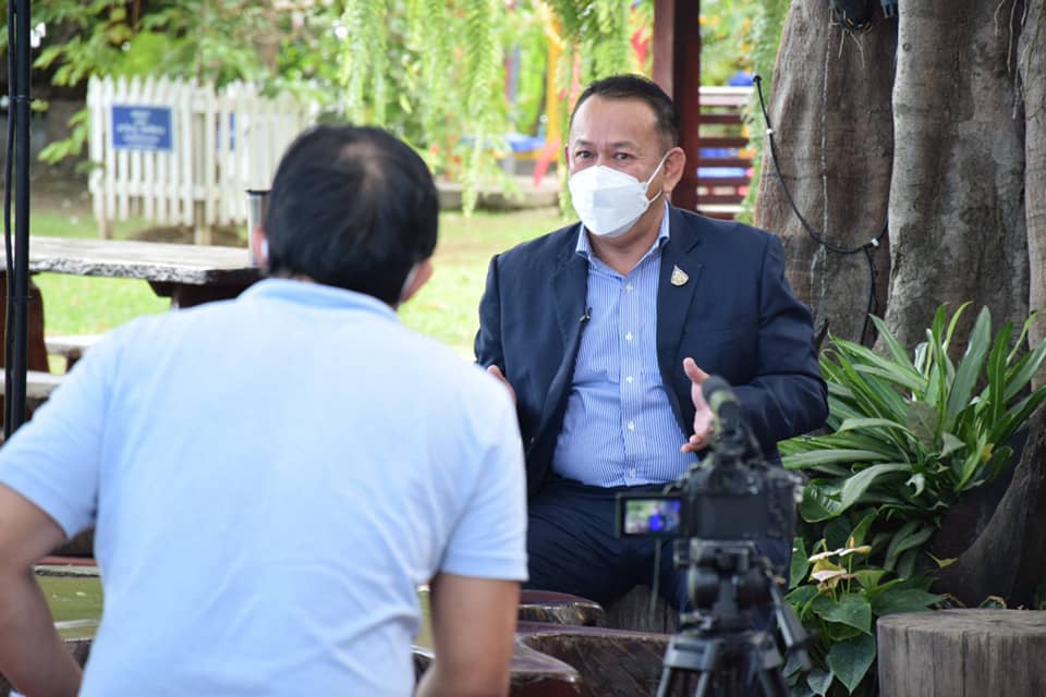 นายมีศักดิ์ ภักดีคง อธิบดีกรมประมง ให้สัมภาษณ์กับสื่อมวลชน ในหัวข้อนโยบายการบริหารจัดการทรัพยากรและการส่งเสริมพัฒนาอาชีพประมงให้กับชุมชนประมงของกรมประมง..คลิก