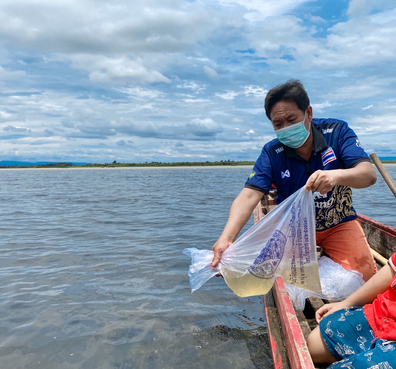 ประมงร่วมอาสาพาปลากลับบ้าน จากโขง สู่หนองหาร