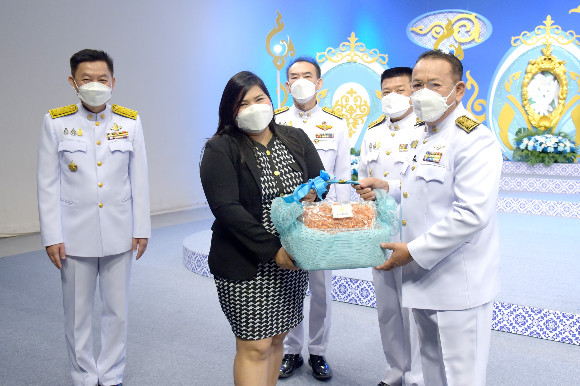 นายมีศักดิ์ ภักดีคง อธิบดีกรมประมง พร้อมด้วยผู้บริหารกรมประมง ร่วมบันทึกเทปถวายพระพรชัยมงคล เนื่องในโอกาสวันเฉลิมพระชนมพรรษา สมเด็จพระนางเจ้าสิริกิติ์ พระบรมราชินีนาถ พระบรมราชชนนีพันปีหลวง ๑๒ สิงหาคม ๒๕๖๔ ณ สถานีวิทยุโทรทัศน์แห่งประเทศไทย (NBT) กรุงเทพมหานคร..คลิก