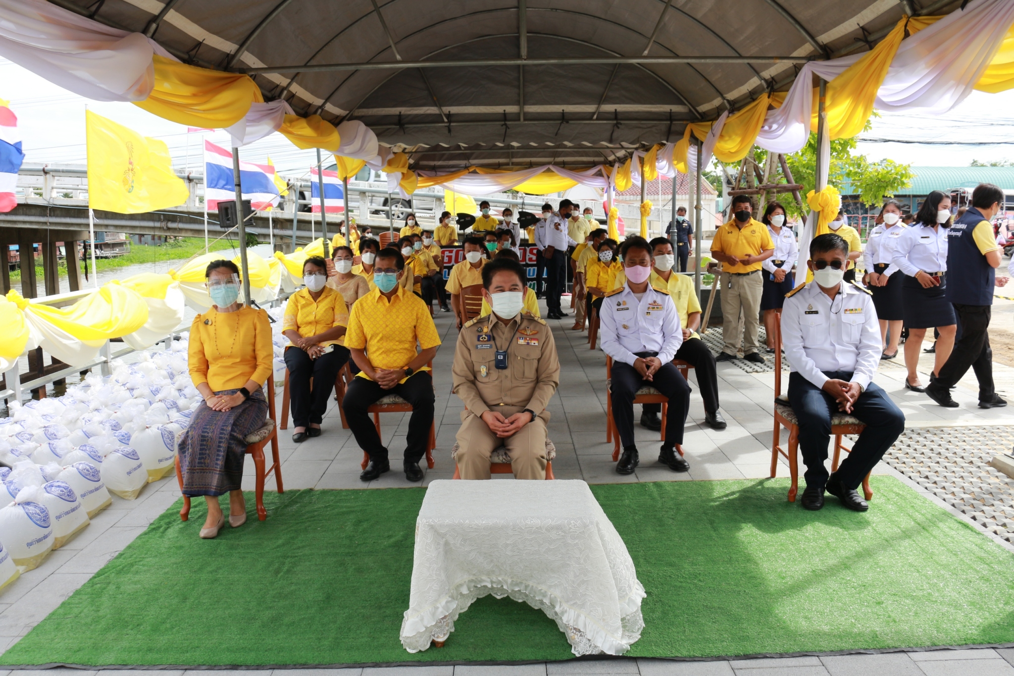 สำนักงานประมงจังหวัดสุพรรณบุรี จัดพิธีปล่อยพันธุ์สัตว์น้ำเนื่องในวันเฉลิมพระชนมพรรษา 69 พรรษา..คลิก