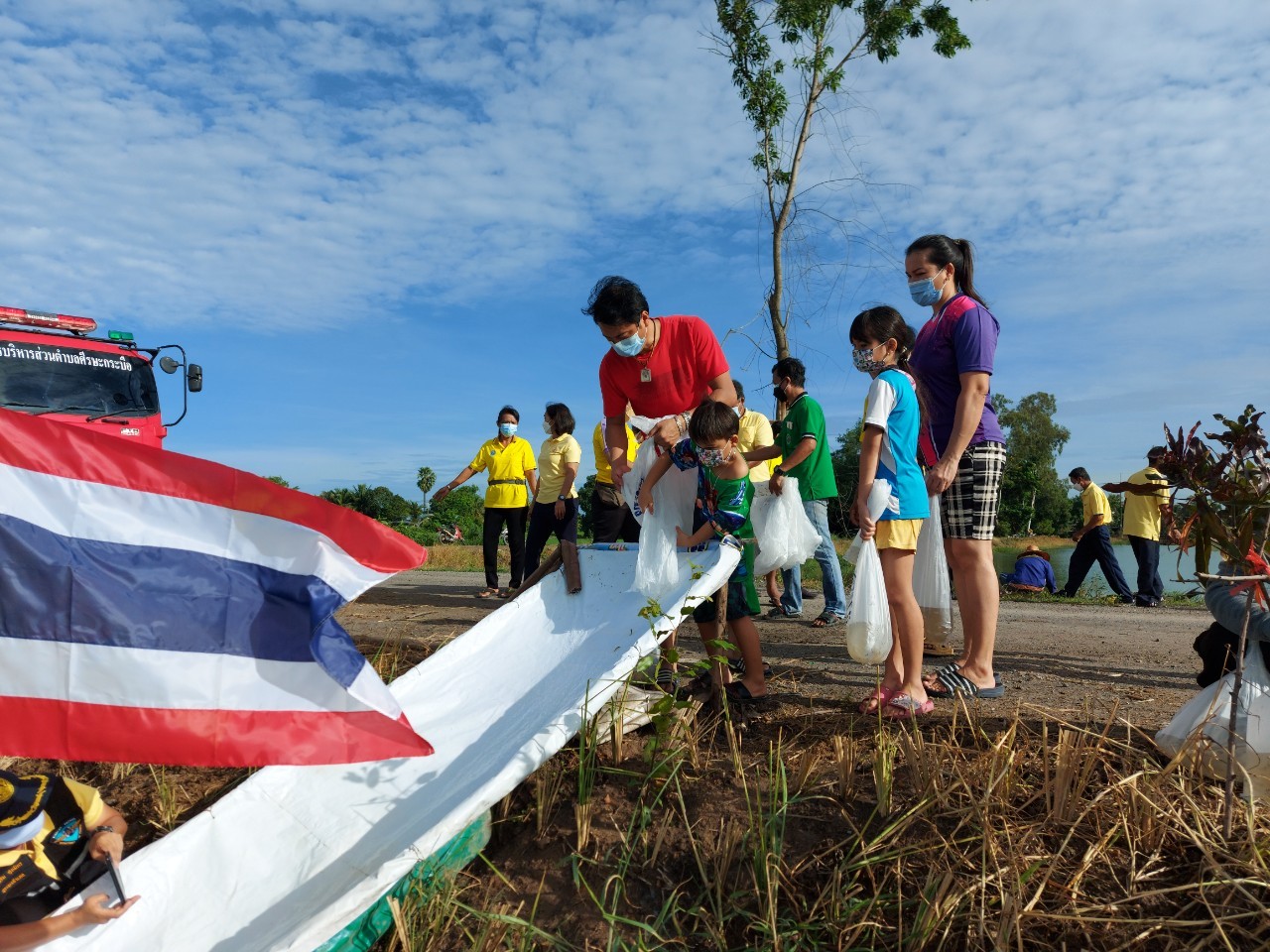 กิจกรรมปล่อยพันธุ์สัตว์น้ำ เฉลิมพระเกียรติ พระบาทสมเด็จพระเจ้าอยู่หัว เนื่องในโอกาสวันเฉลิมพระชนมพรรษา 28 กรกฎาคม 2564