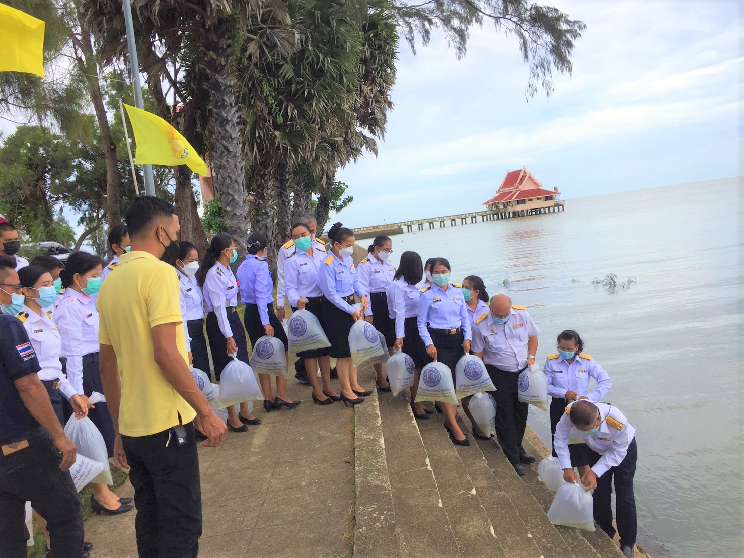 พิธีปล่อยพันธุ์สัตว์น้ำ เนื่องในวันเฉลิมพระชนมพรรษาพระบาทสมเด็จพระปรเมนทรรามาธิบดีศรีสินทรมหาวชิราลงกรณ พระวชิรเกล้าเจ้าอยู่หัว 28 กรกฎาคม 2564..คลิก