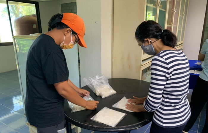 งานส่งเสริมการเกษตร ศูนย์ศึกษาการพัฒนาอ่าวคุ้งกระเบนฯ ถ่ายทอดองค์ความรู้ให้แก่เกษตรกร หลักสูตร “การทำเชื้อราไตรโคเดอร์มา (เชื้อสด)”..คลิก