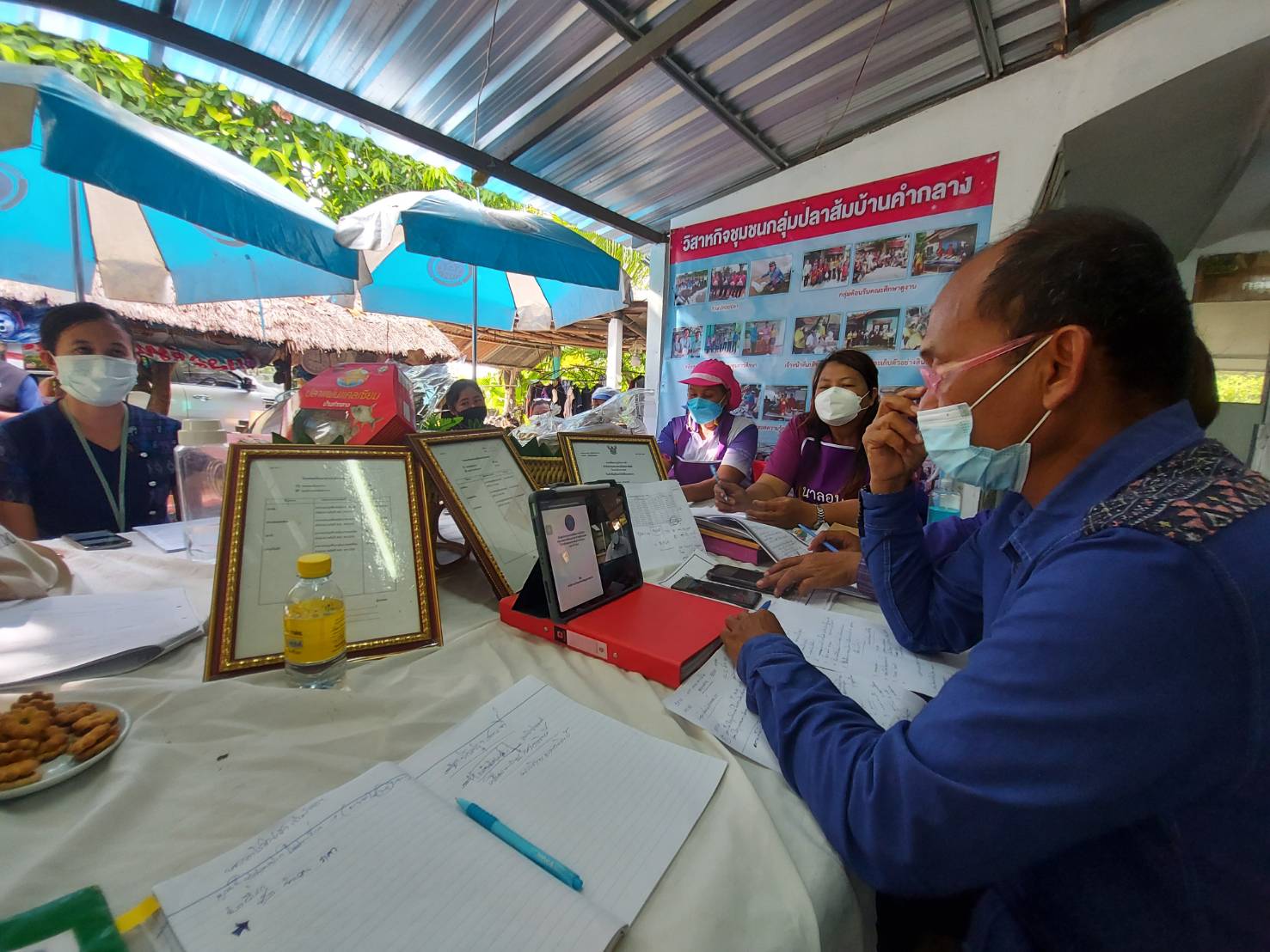 การนำเสนอผลงานกลุ่มวิสาหกิจชุมชนปลาส้มบ้านคำกลาง เพื่อรับการคัดเลือกสถาบันเกษตรกรดีเด่น ด้านการแปรรูปสัตว์น้ำ ระดับเขต ประจำปี 2564  ผ่านระบบทางไกลออนไลน์ Application Zoom..คลิก