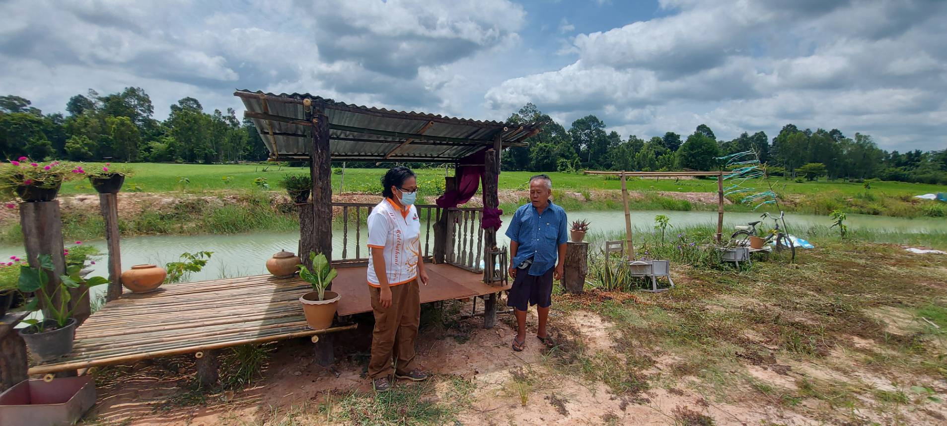 ประมงอำเภอตระการพืชผล สำรวจบ่อเลี้ยงปลาให้คำแนะนำเกี่ยวกับการเลี้ยงปลาในบ่อดิน และ  รับคำขอขึ้นทะเบียนเกษตรกรผู้เพาะเลี้ยงสัตว์น้ำในพื้นที่อำเภอตระการพืชผล จังหวัดอุบลราชธานี..คลิก