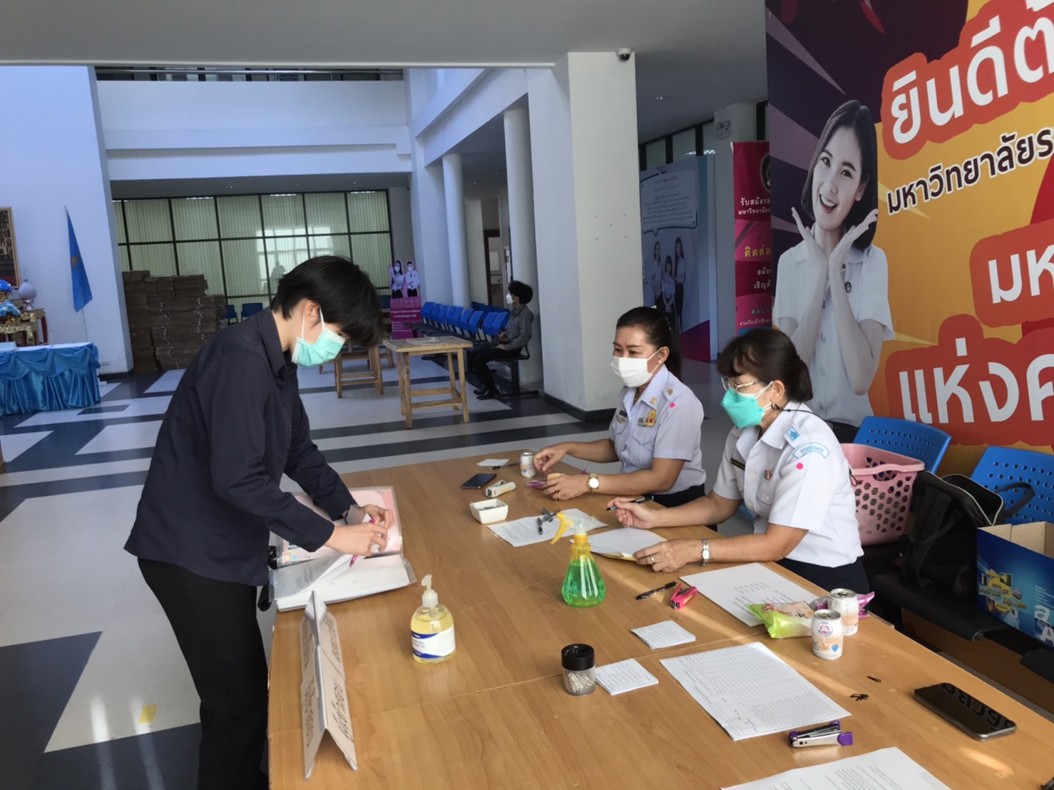 การจัดสอบพนักงานราชการเฉพาะกิจ ตำแหน่ง เจ้าหน้าที่วิเคราะห์นโยบายและแผน สังกัด สำนักงานประมงจังหวัดอุบลราชธานี ณ สนามสอบ อาคารเรียนและปฏิบัติการ ชั้น 3 และชั้น 4 มหาวิทยาลัยราชภัฏอุบลราชธานี..คลิก