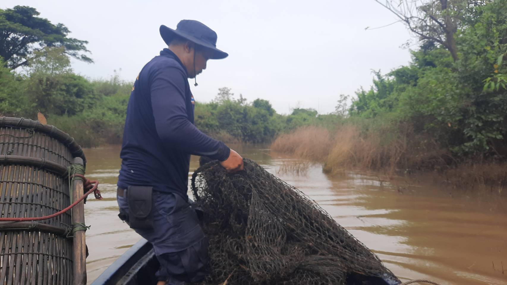 ออกปฏิบัติงานควบคุมเฝ้าระวังการทำการประมงและประชาสัมพันธ์ฤดูปลาน้ำจืดมีไข่และวางไข่ฯ  ปี2564  พื้นที่แม่น้ำชี ตําบลโนนสําราญ  อําเภอแก้งสนามนาง จังหวัดนครราชสีมา..คลิก