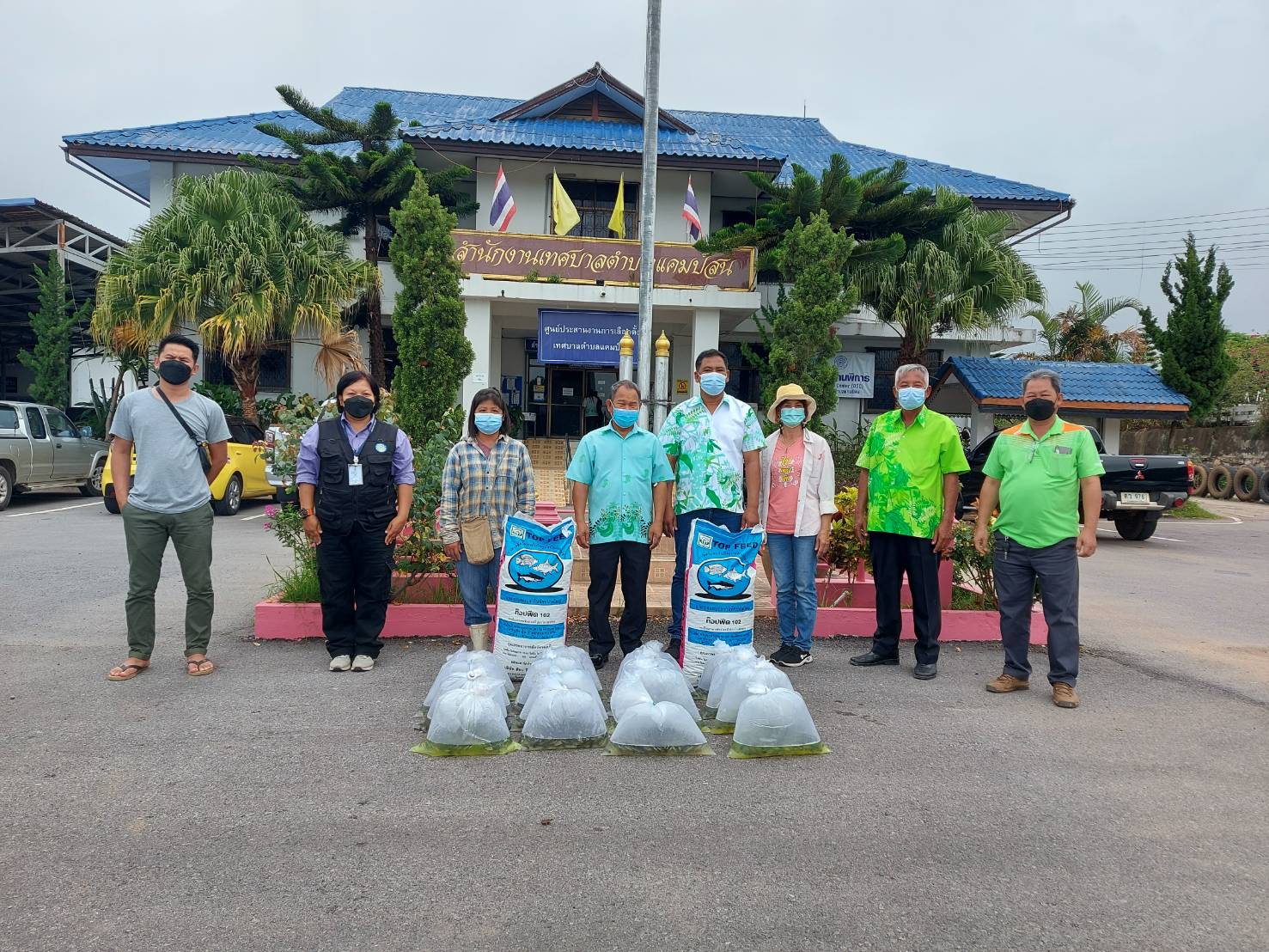 มอบปัจจัยการผลิตด้านประมง โครงการ 1 ตำบล 1 กลุ่มเกษตรทฤษฎีใหม่