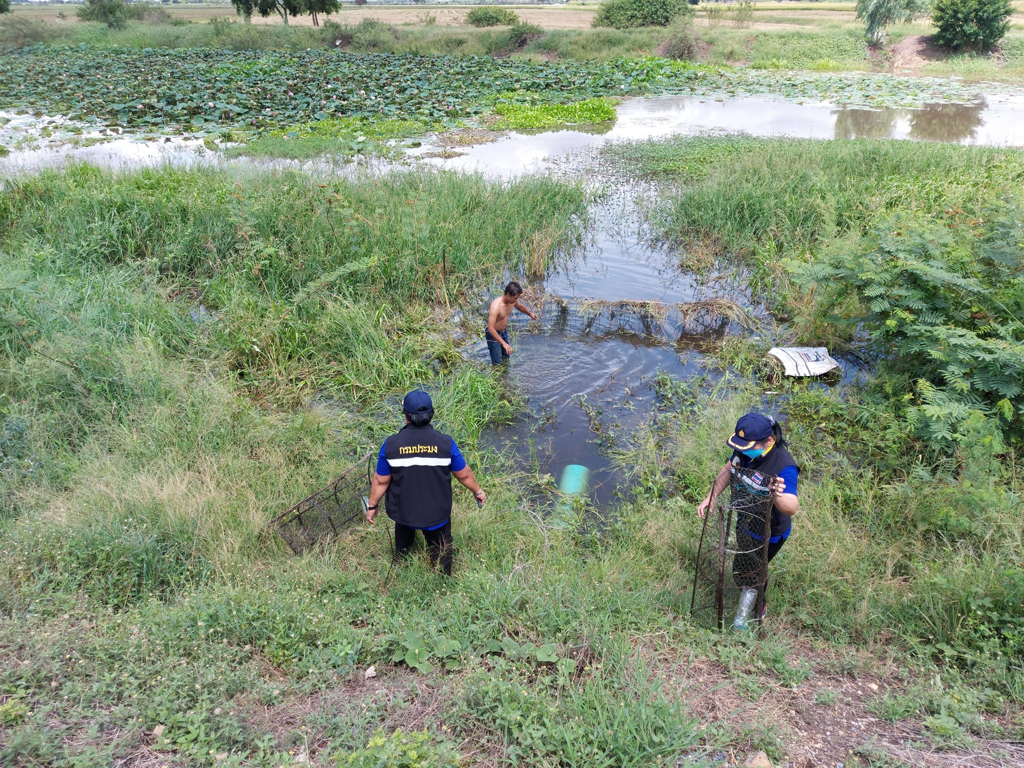 สำนักงานประมงจังหวัดสุพรรณบุรี ตรวจปราบปรามผู้กระทำผิดพระราชกำหนดการประมง พ.ศ. 2558..คลิก