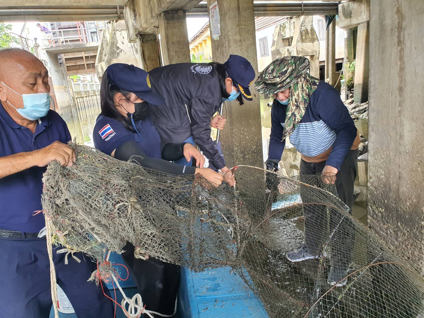 (อ.บางกรวย) ตรวจสอบการทำประมงผิดกฎหมาย บริเวณคลองบางกรวย..คลิก