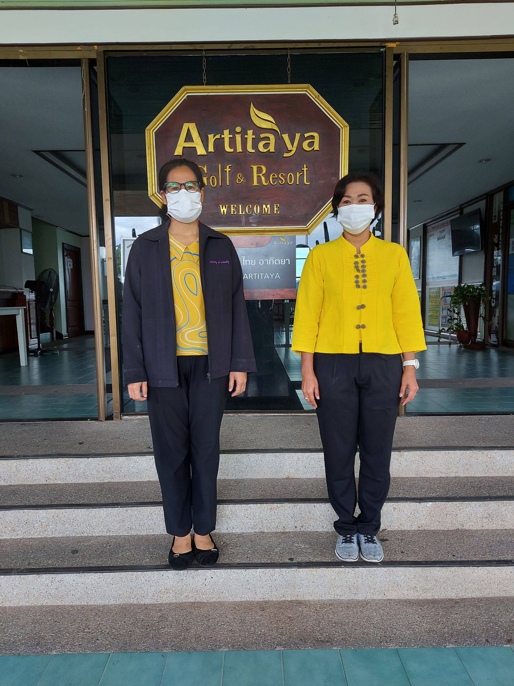 สถิติชี้ ยอดติดเชื้อโควิดรายวันของไทย ลดลงอย่างมีนัยสำคัญ ผลพวงจากการ หยุดเชื้อเพื่อชาติ