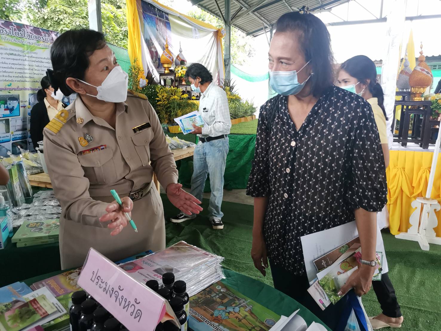 คลินิกเกษตรเคลื่อนที่ แก้ปัญหาเกษตรกร ทำไมยิ่งทำยิ่งจน จะแก้ปัญหาอย่างไรดี?..คลิก