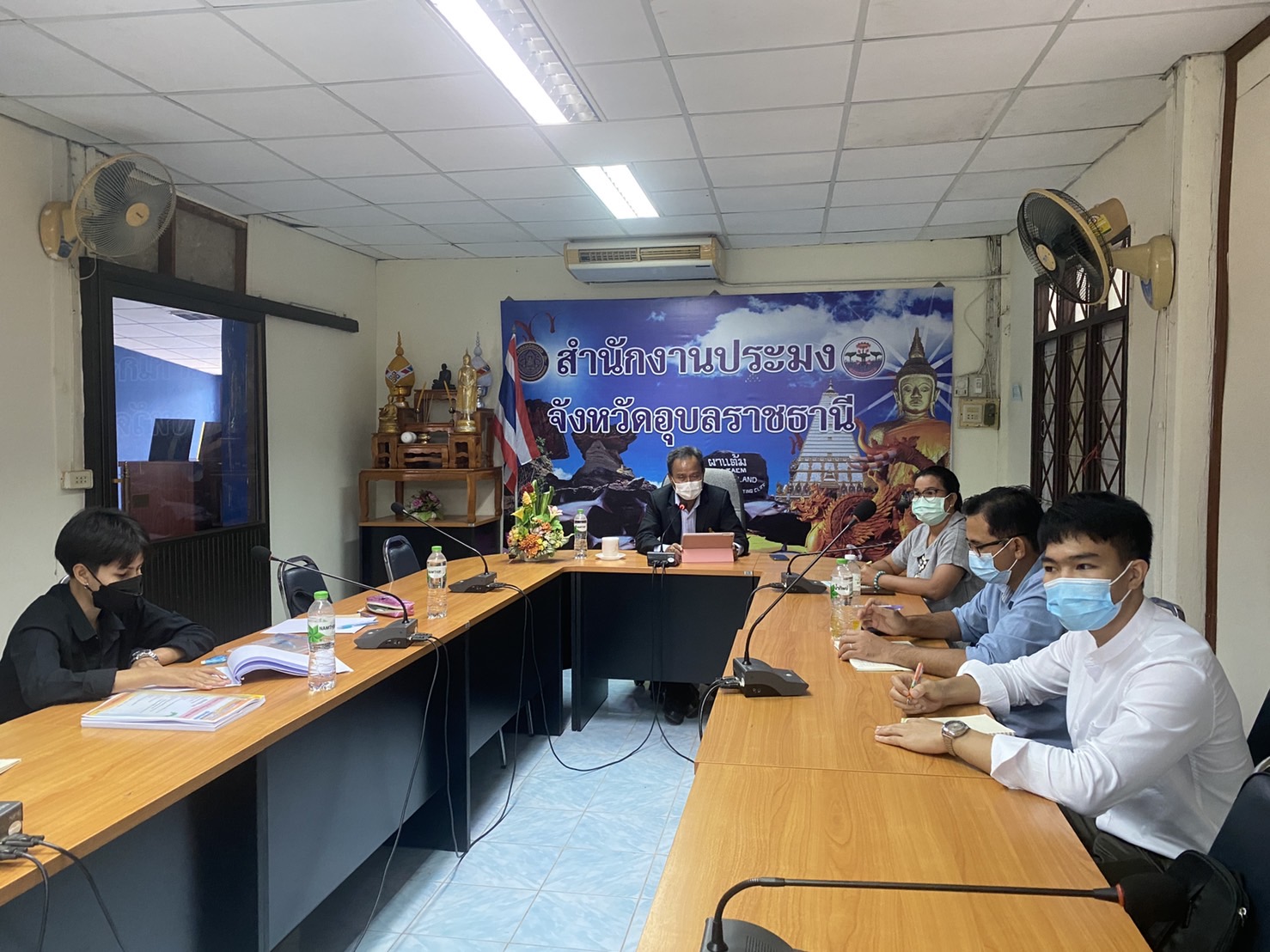 การบรรยายให้ความรู้ แก่พนักงานราชการเฉพาะกิจ เกี่ยวกับการเชื่อมโยงยุทธศาสตร์ชาติและแผนการพัฒนาเศรษฐกิจและสังคมแห่งชาติ ยุทธศาสตร์และแผนพัฒนากระทรวงเกษตรและสหกรณ์..คลิก