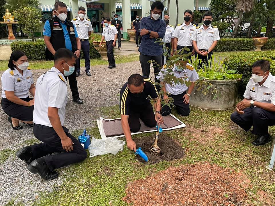 นายมีศักดิ์ ภักดีคง อธิบดีกรมประมง พร้อมด้วยคณะผู้บริหารกรมประมง เดินทางเข้าตรวจเยี่ยม สำนักงานประมงจังหวัดพิจิตร..คลิก