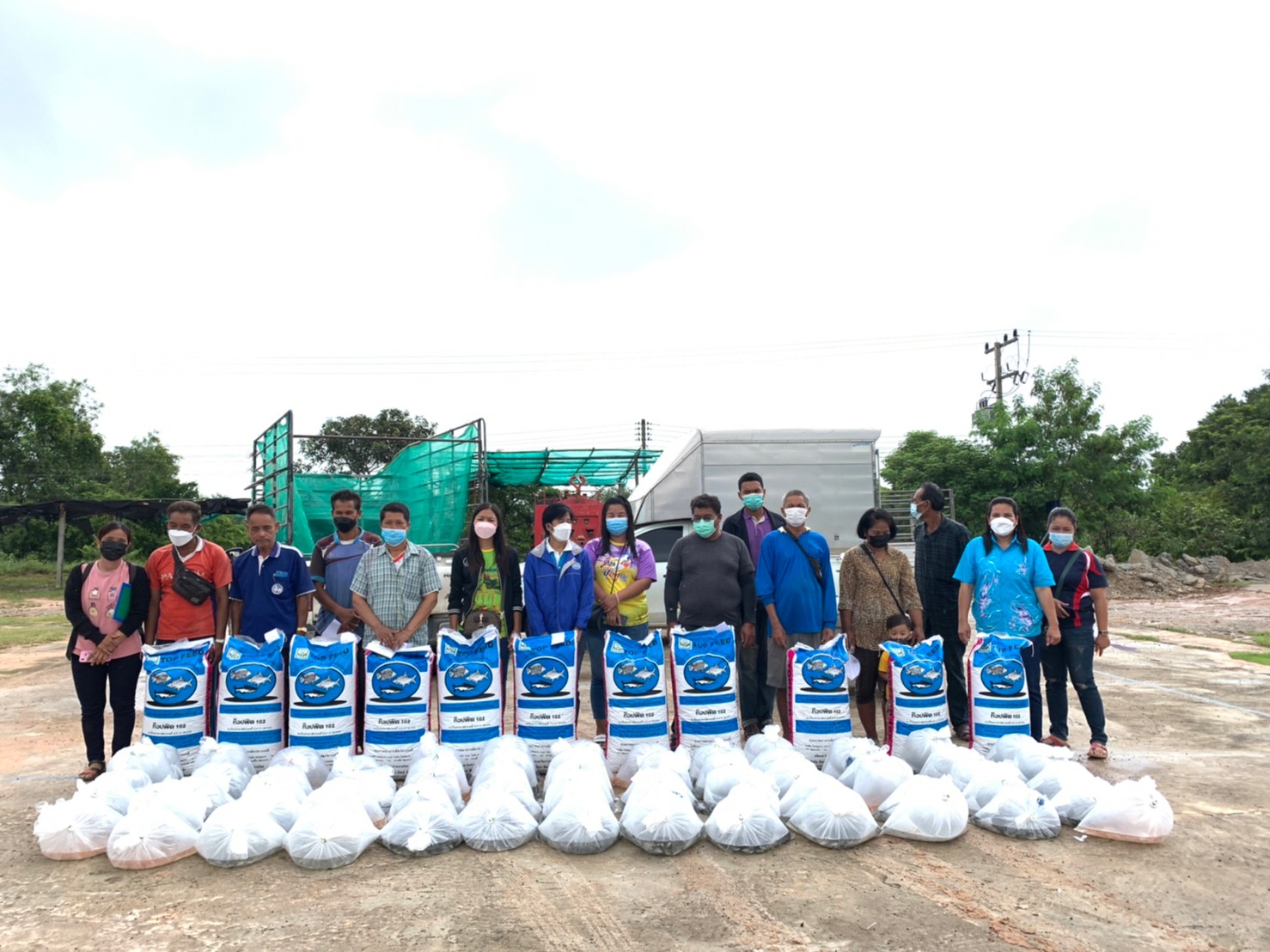 สนับสนุนปัจจัยการผลิตให้กับเกษตรกรที่เข้าร่วมโครงการ 1 ตำบล 1 กลุ่มเกษตรทฤษฎีใหม่ พื้นที่อำเภอเจตุรพักตรพิมาน