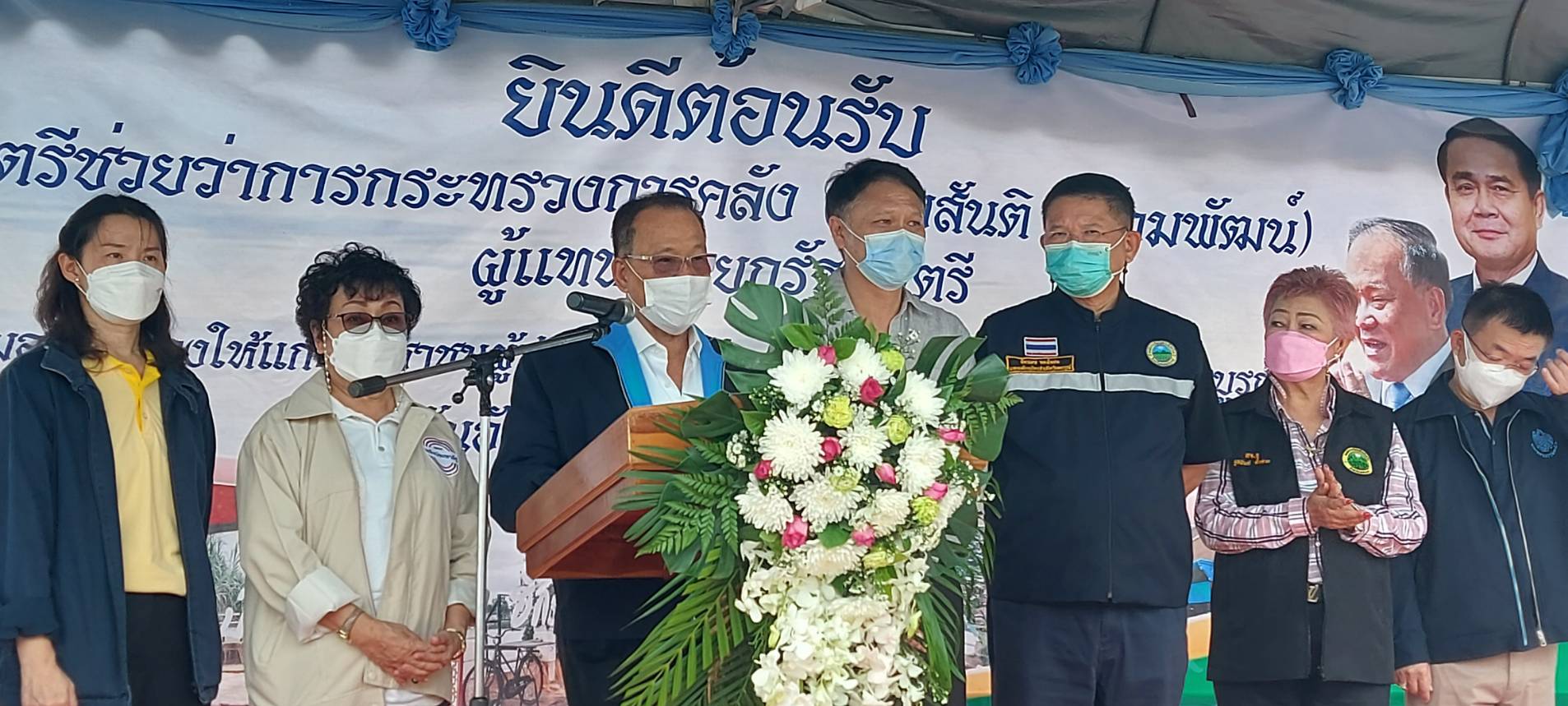 รัฐมนตรีช่วยว่าการกระทรวงการคลัง (นายสันติ พร้อมพัฒน์) ผู้แทนนายกรัฐมนตรี  ลงพื้นที่มอบสิ่งของแก่ประชาชนผู้ประสบอุทกภัย อำเภอหล่มสัก