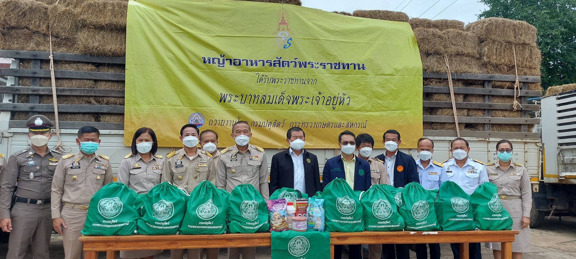 รัฐมนตรีช่วยว่าการกระทรวงมหาดไทย (นายนิพนธ์ บุญญามณี) มอบสิ่งของและเงินช่วยเหลือแก่ประชาชน ผู้ประสบอุทกภัย..คลิก