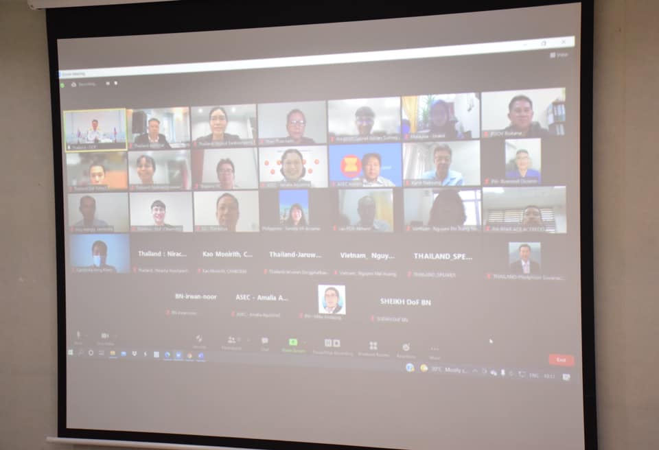 ดร.ถาวร ทันใจ รองอธิบดีกรมประมง ให้เกียรติกล่าวเปิดการประชุมเชิงปฏิบัติการการใช้งาน AN – IUU INTERACTIVE PLATFORM สำหรับผู้ประสานงานหลักของเครือข่ายอาเซียน เพื่อการต่อต้านการทำประมง IUU (AN - IUU)..คลิก