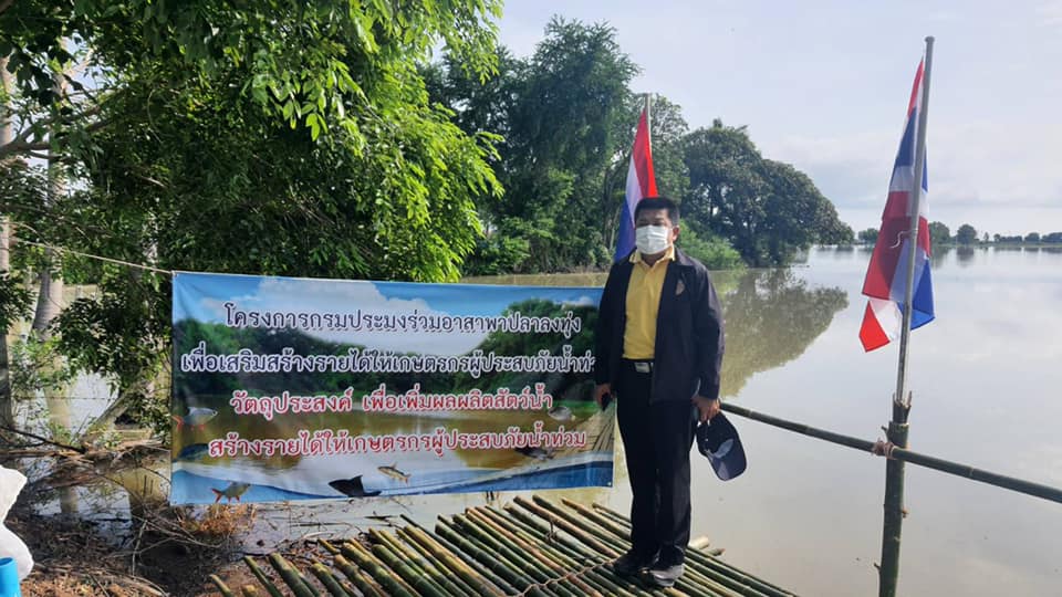 ปล่อยพันธุ์ปลาและกุ้งก้ามกราม ในโครงการกรมประมงร่วมอาสาพาปลาลงทุ่ง เพื่อเป็นการสร้างรายได้ให้เกษตรกรผู้ประสบภัยน้ำท่วม จำนวน 2 จุด ณ ตำบลวัดโบสถ์ อำเภอบางปลาม้า และ ตำบลจระเข้ใหญ่ อำเภอบางปลาม้า จังหวัดสุพรรณบุรี..คลิก