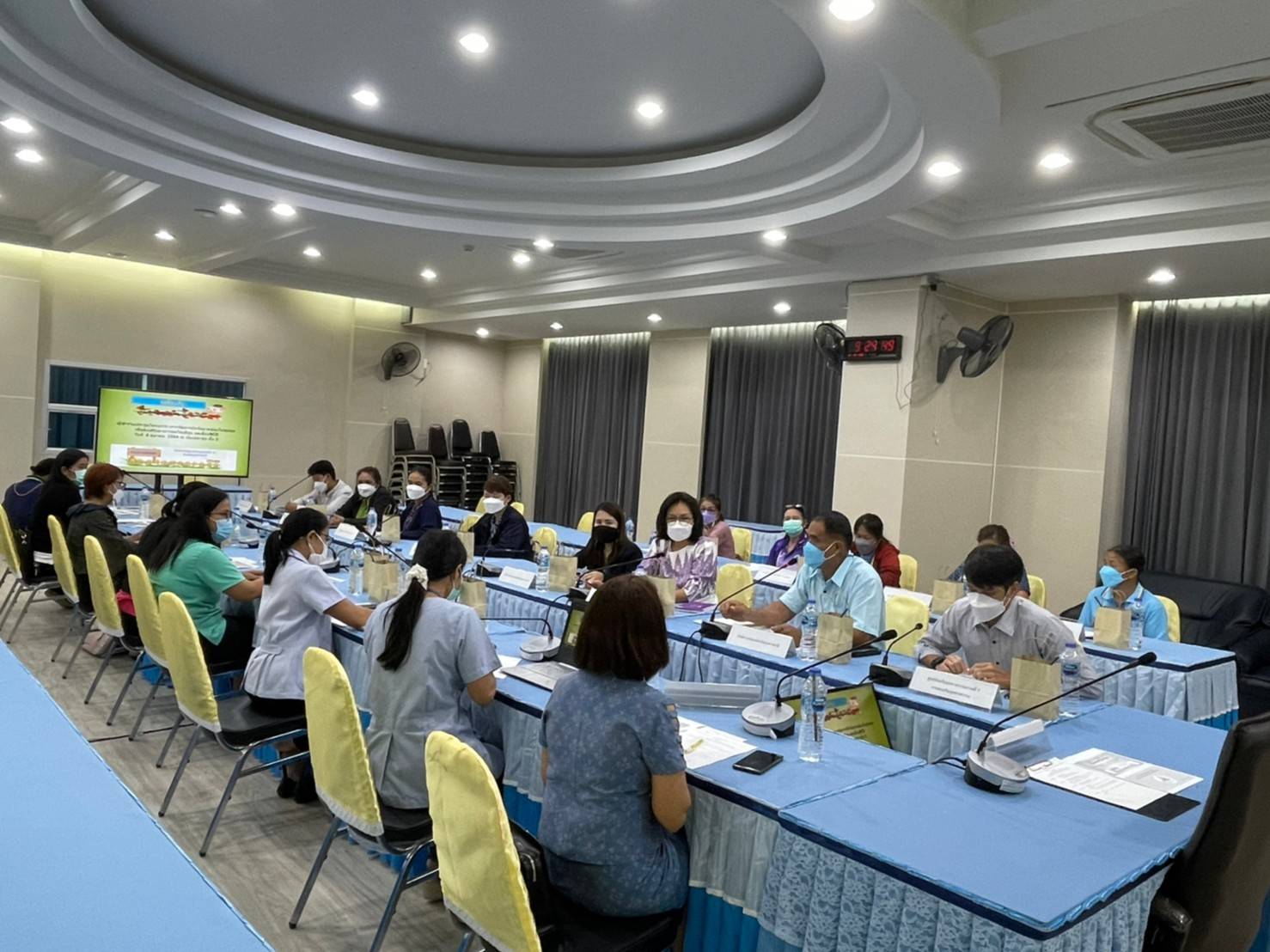 วหน้ากลุ่มพัฒนาและส่งเสริมอาชีพการประมง เข้าร่วมประชุมโครงการ  การจัดการแวดล้อมในชุมชน  เพื่อส่งเสริมอาหารลดโซเดียม ลดเสี่ยงNCD ครั้งที่  2/2564  ณ ห้องประชุมร่วมคิดร่วมทำ ชั้น 5 สำนักงานป้องกันควบคุมโรคที่ 10..คลิก