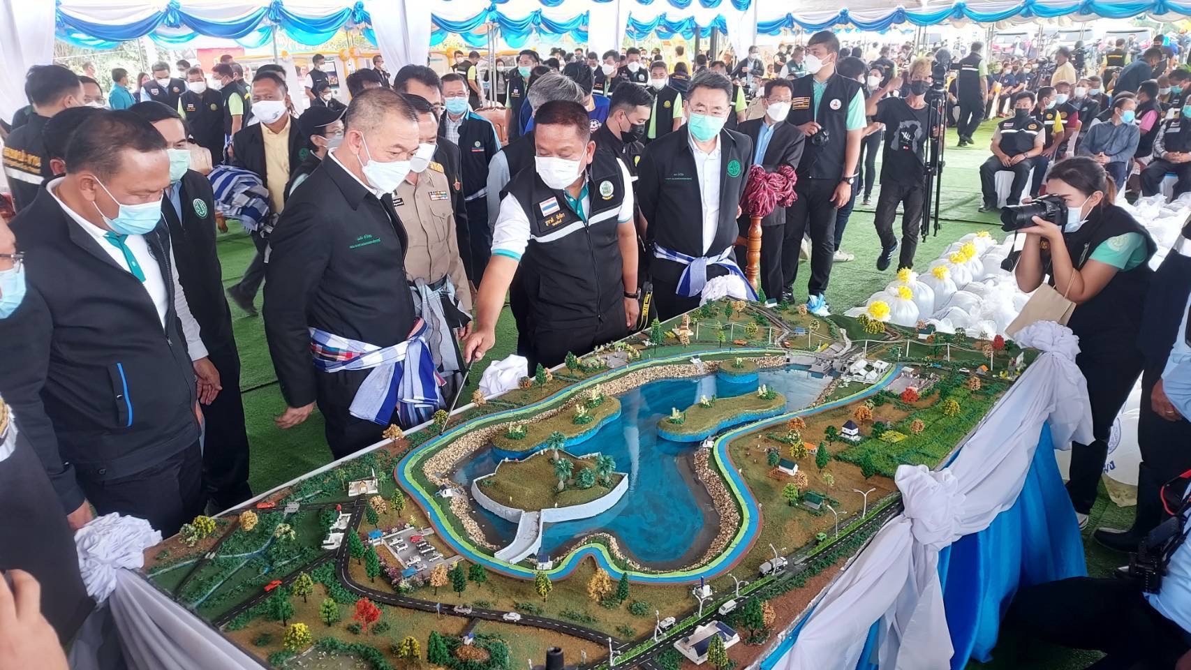 ดร.เฉลิมชัย ศรีอ่อน รัฐมนตรีว่าการกระทรวงเกษตรและสหกรณ์ พร้อมคณะผู้บริหารกระทรวงเกษตรและสหกรณ์ ลงพื้นที่จังหวัดอุบลราชธานี..คลิก