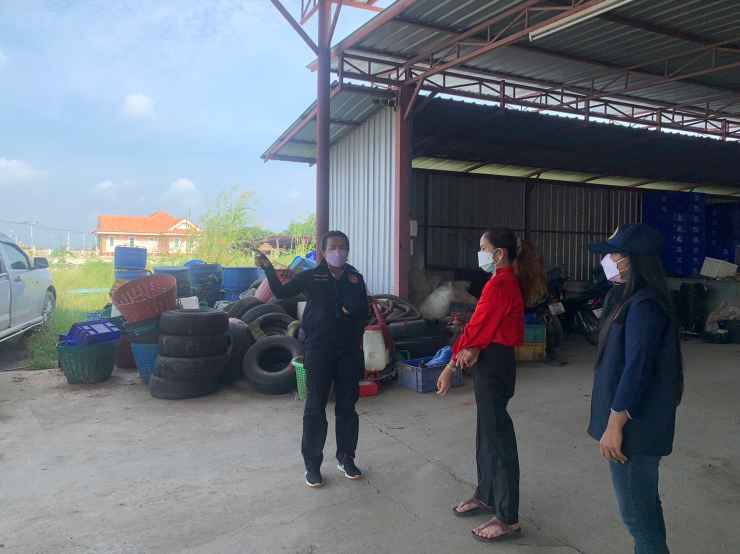 ติดตามสถานการณ์น้ำในพื้นที่จังหวัดนครสวรรค์ พบว่าปริมาณน้ำเริ่มลดลงเล็กน้อย  และน้ำเริ่มเน่าเสีย ส่งผลกระทบให้สัตว์น้ำทยอยตายอย่างต่อเนื่อง..คลิก