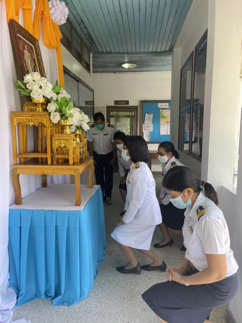 ร่วมพิธีน้อมรำลึกเนื่องในวันคล้ายวันสวรรคต ในหลวงรัชกาลที่ 9