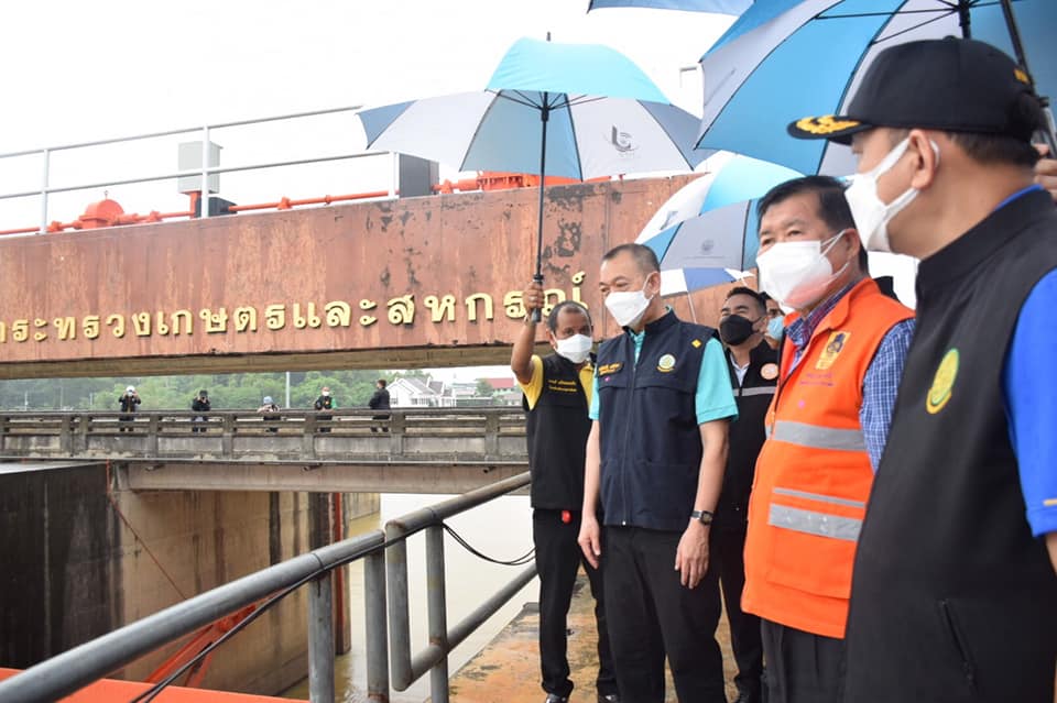 ดร.เฉลิมชัย ศรีอ่อน รัฐมนตรีว่าการกระทรวงเกษตรและสหกรณ์ และคณะผู้บริหาร กษ.และหน่วยงานในสังกัด ลงพื้นที่จังหวัดสงขลา ติดตามความก้าวหน้าการดำเนินโครงการบรรเทาอุทกภัย ณ ประตูระบายน้ำหน้าควน อำเภอหาดใหญ่ จังหวัดสงขลา..คลิก