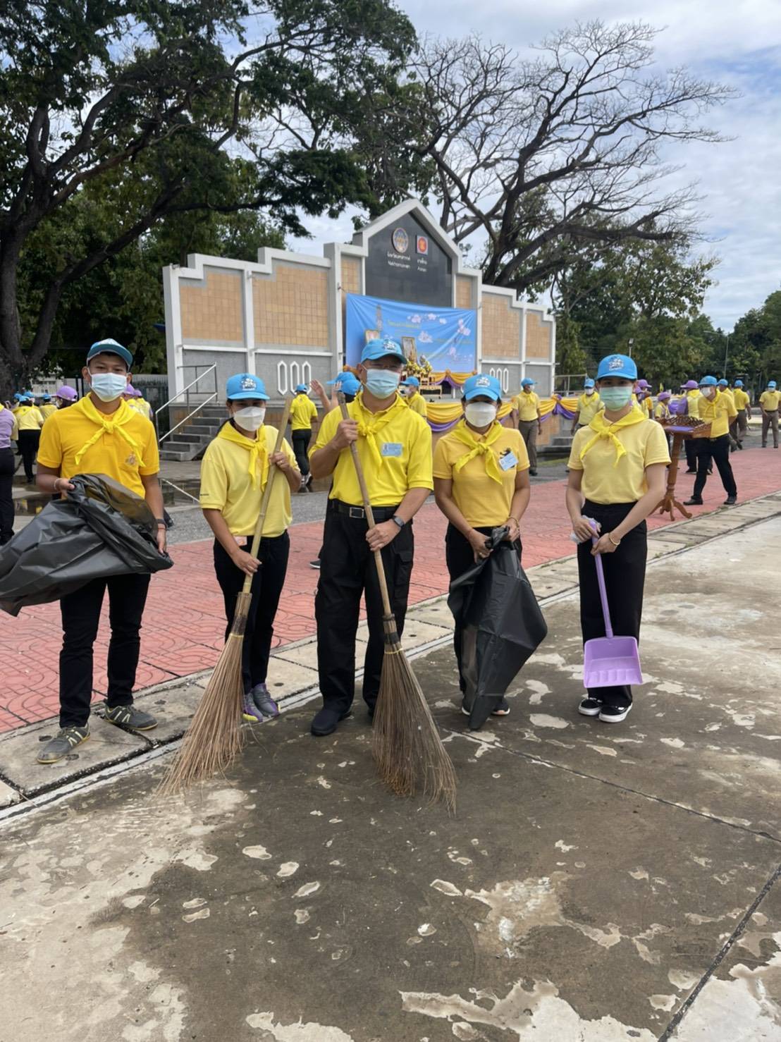 ร่วมกิจกรรมจิตอาสาพัฒนาเนื่องในวันคล้ายวันสวรรคต พระบาทสมเด็จพระจุลจอมเกล้าเจ้าอยู่หัว เพื่อแสดงความจงรักภักดีต่อสถาบันพระมหากษัตริย์และน้อมรำลึกถึงพระมหากรุณาธิคุณของพระบาทสมเด็จพระจุลจอมเกล้าเจ้าอยู่หัว..คลิก