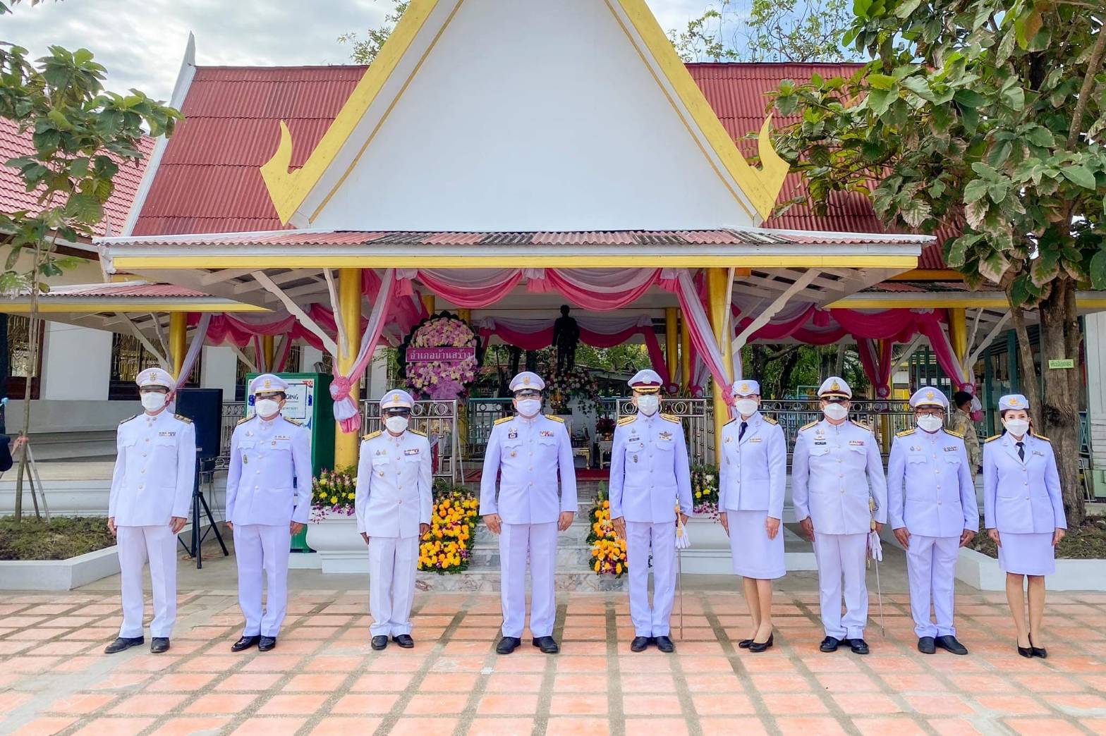 ร่วมพิธีวางพวงมาลาถวายราชสักการะพระบรมราชานุสาวรีย์พระบาทสมเด็จพระจุลจอมเกล้าเจ้าอยู่หัว..คลิก
