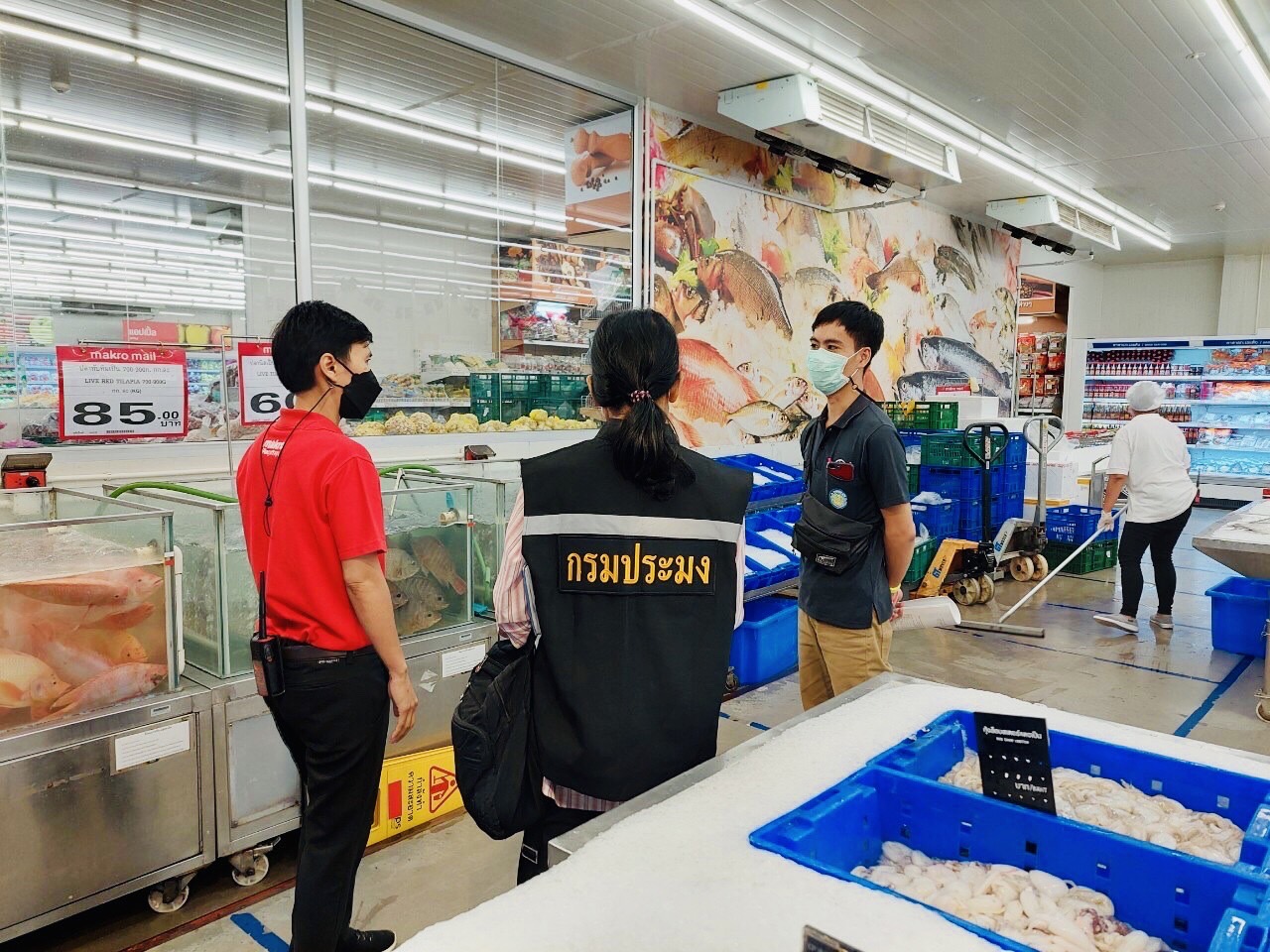 ลงพื้นที่ตรวจสอบสถานที่จำหน่ายซากสัตว์ป่าคุ้มครอง (เนื้อจระเข้) ของบริษัท สยามแม็คโคร จำกัด (มหาชน) สาขากบินทร์บุรี..คลิก