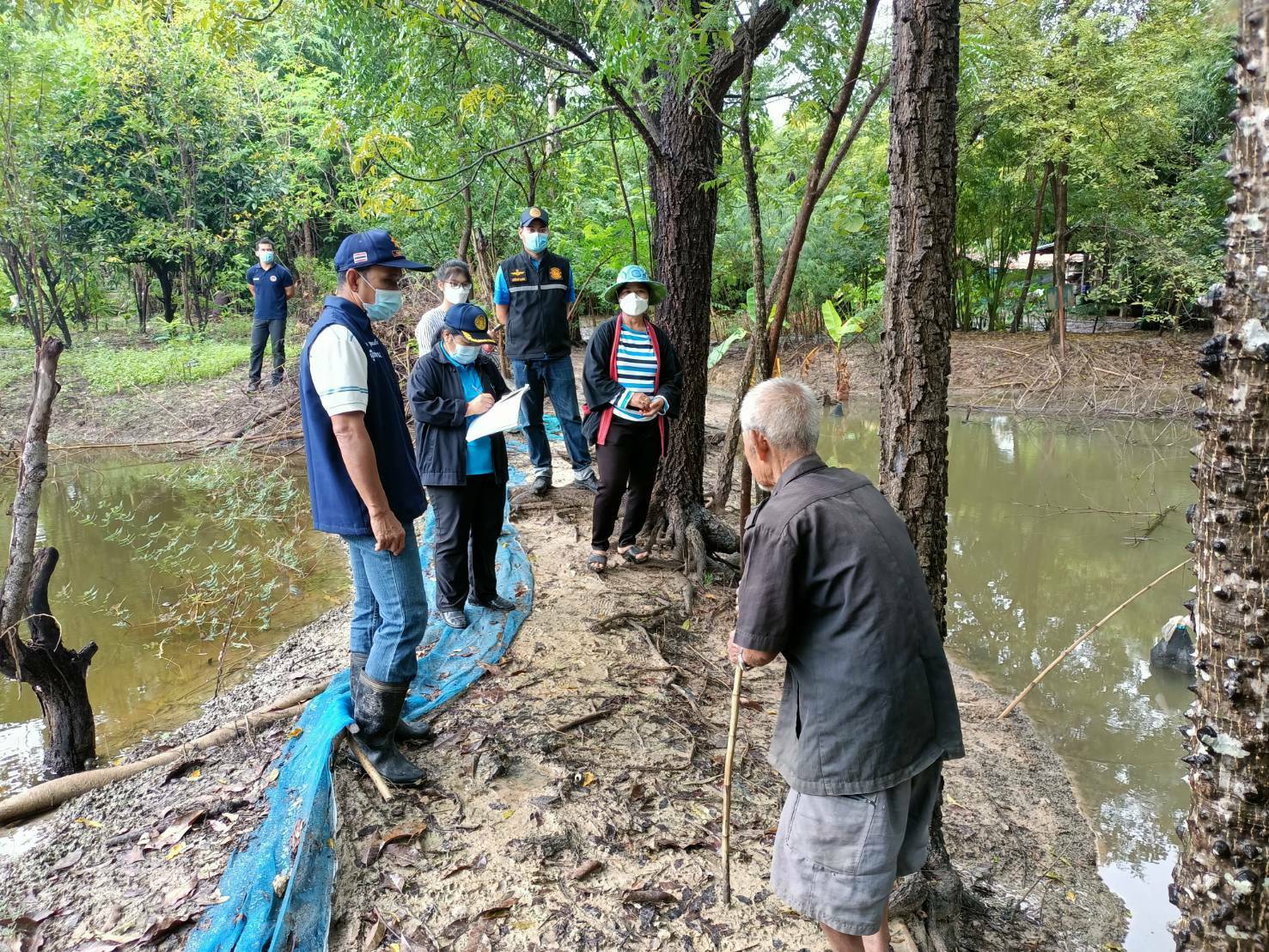 ประมงอำเภอบรรพตพิสัยร่วมกับคณะกรรมการฯ ระดับตำบล ตรวจสอบและกลั่นกรองความเสียหายน้ำท่วมบ่อปลา อำเภอชุมตาบง จังหวัดนครสวรรค์..คลิก
