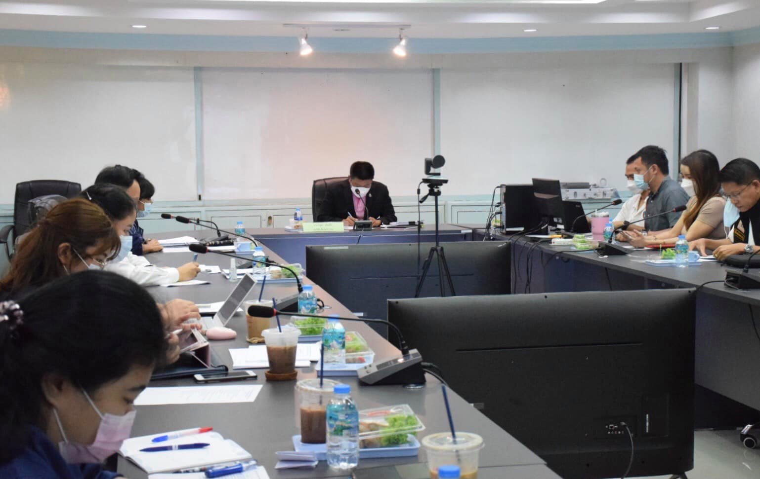 นายบัญชา สุขแก้ว รองอธิบดีกรมประมง เป็นประธานในการประชุมการติดตามข้อมูลการดำเนินงานการต่อต้านการประมง IUU..คลิก