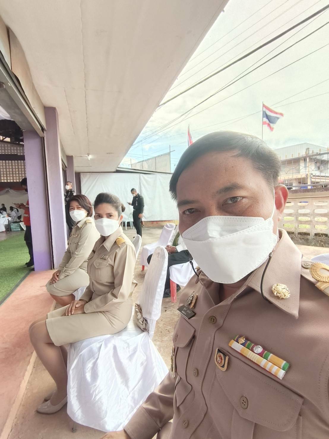 ร่วมพิธีมอบสิ่งของพระราชทานแก่ประชาชนผู้ประสบอุทกภัย..คลิก