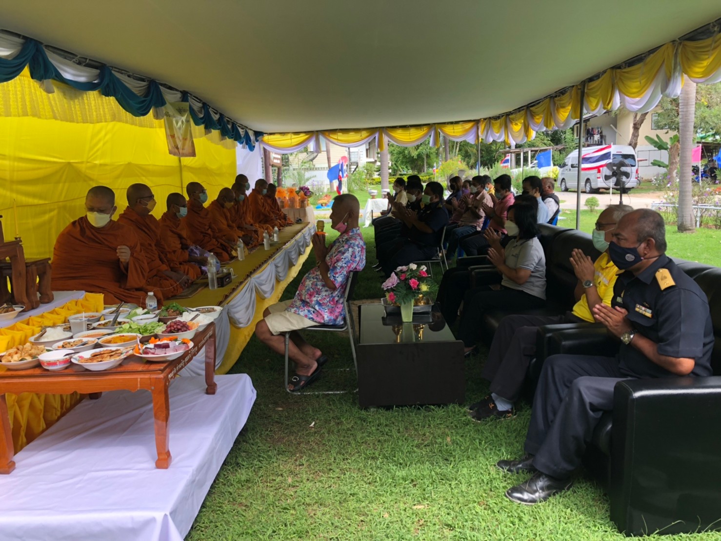 ศูนย์ป้องกันและปราบปรามประมงทะเลทำบุญสำนักงานและฉลองเสาธงใหม่..คลิก