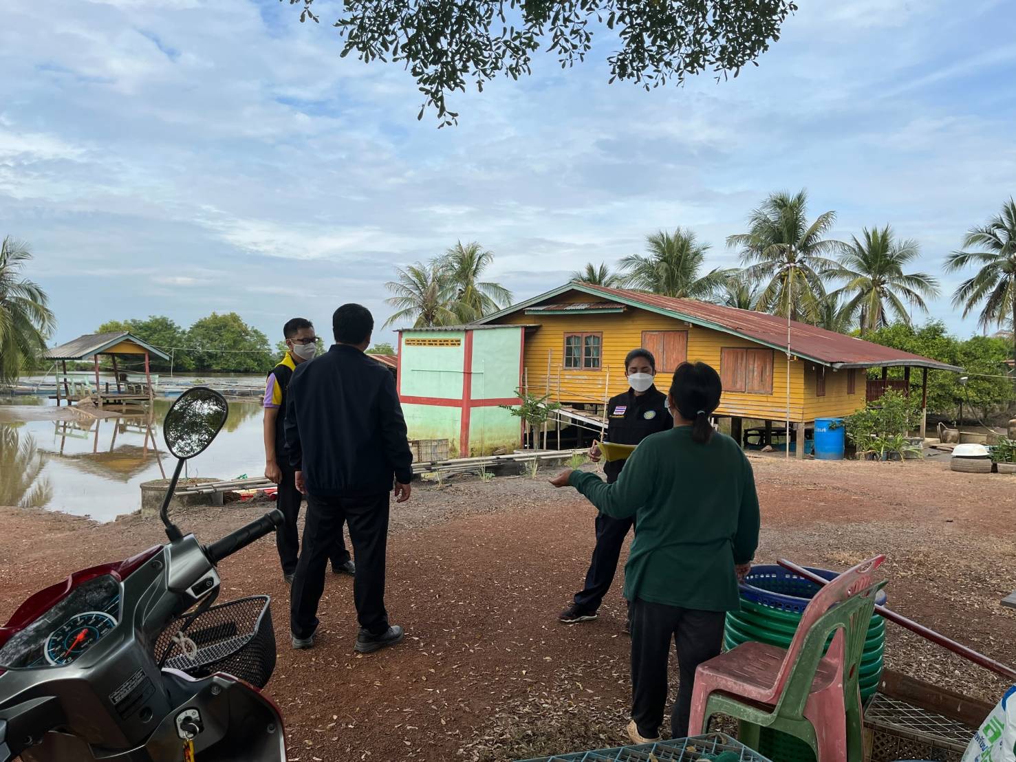 ติดตามสถานการณ์การเลี้ยงปลาในกระชัง และประชาสัมพันธ์ แจ้งเตือนเกษตรกรเตรียมรับสถานการณ์เปิดประตูระบายน้ำคลองสารภี..คลิก