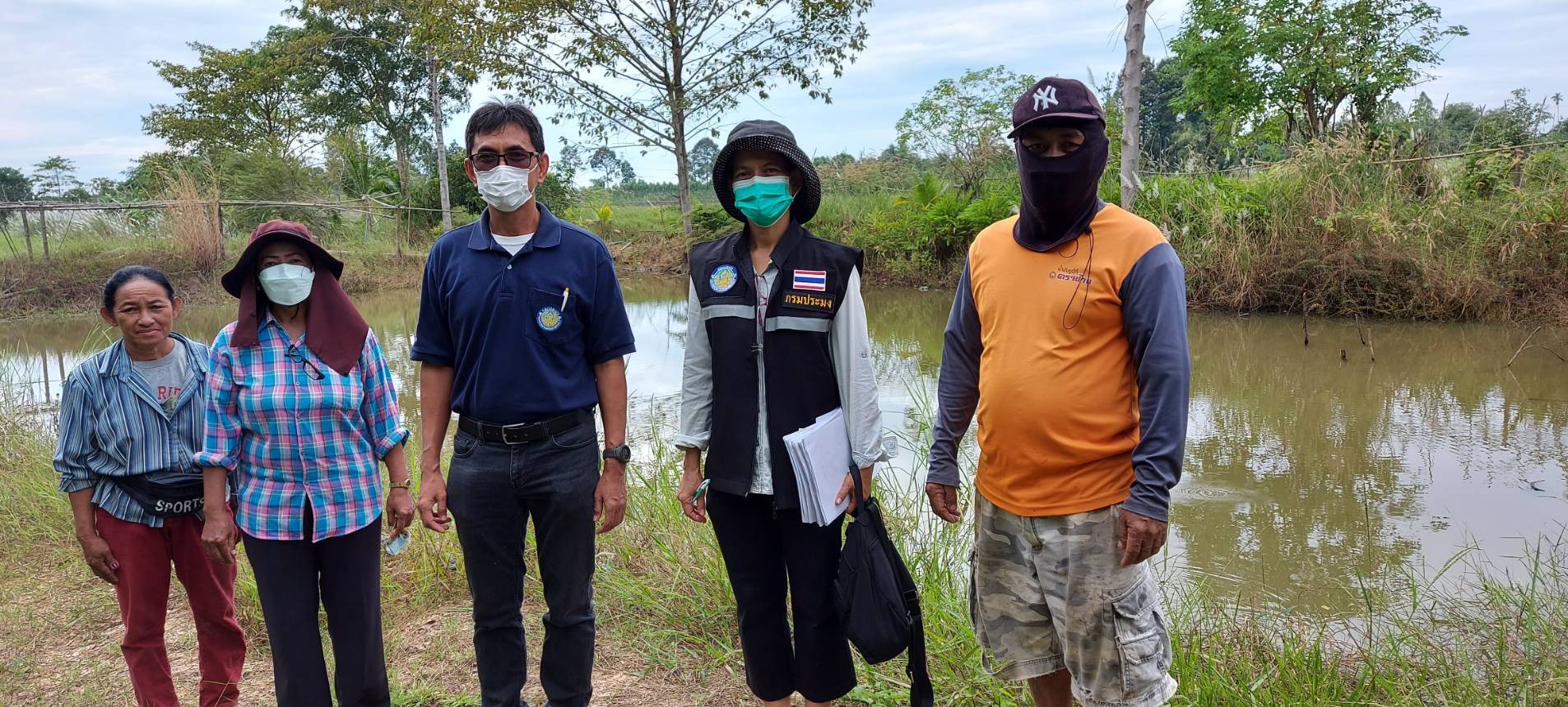  ร่วมกับคณะอนุกรรมการให้ความช่วยเหลือผู้ประสบภัยพิบัติกรณีฉุกเฉินด้านการประมง ระดับหมู่บ้าน อำเภอกบินทร์บุรี ตรวจสอบความเสียหายบ่อเลี้ยงสัตว์น้ำ..คลิก