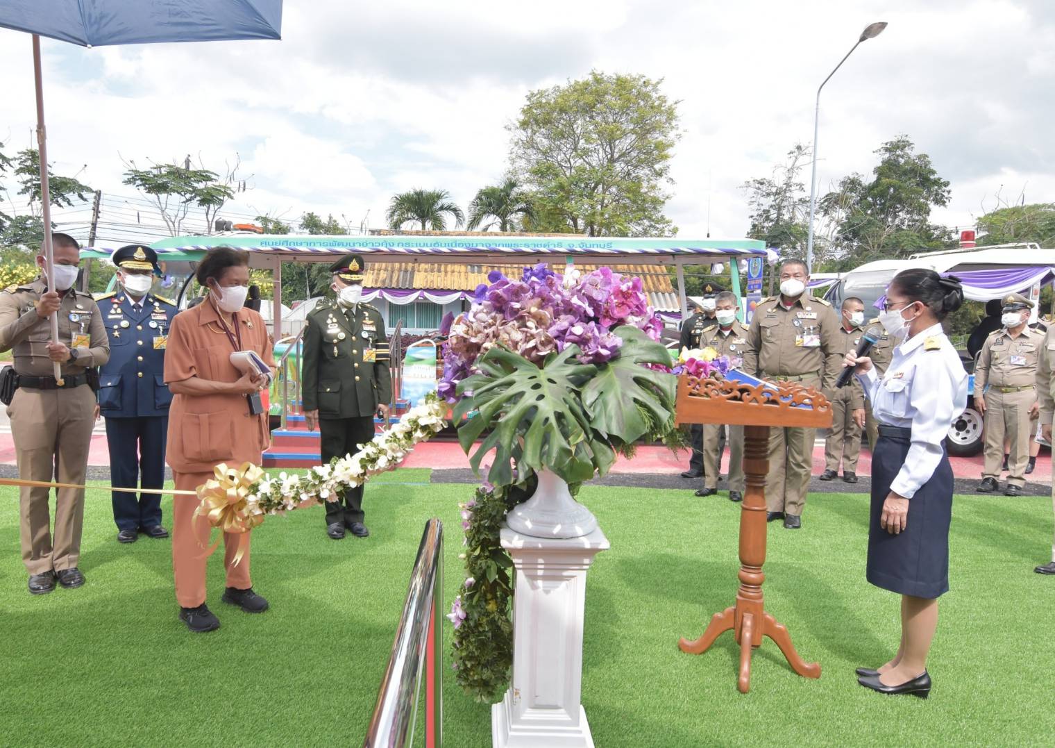 รับเสด็จ ฯ สมเด็จพระกนิษฐาธิราชเจ้า กรมสมเด็จพระเทพรัตนราชสุดา ฯ สยามบรมราชกุมารี เสด็จพระราชดำเนินติดตามความก้าวหน้าการดำเนินงานศูนย์ศึกษาการพัฒนาอ่าวคุ้งกระเบนอันเนื่องมาจากพระราชดำริ