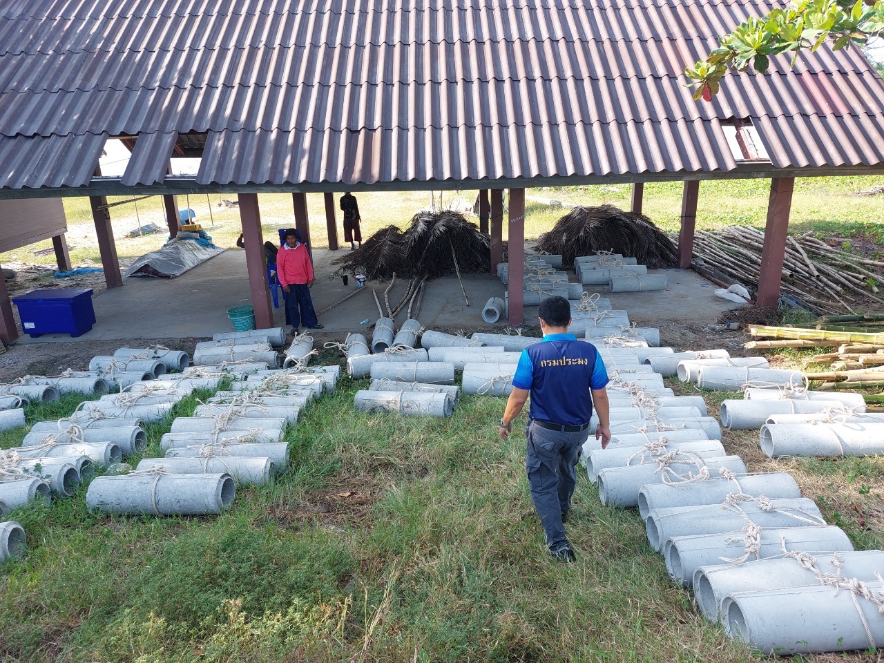 ศูนย์ป้องกันและปราบปรามประมงทะเลระยองร่วมกิจกรรมวางซั้งกอชุมชนหาดแม่รำพึงและชุมชนบางกระเฌอ