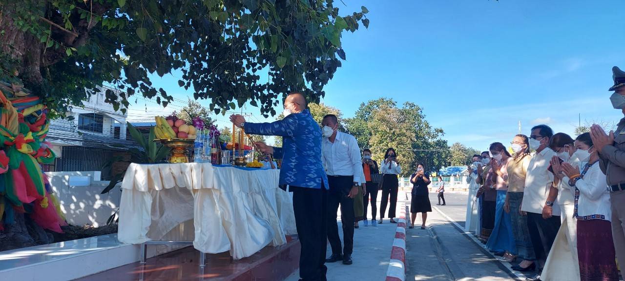 นายกิตติพงษ์ ลีลาศสง่างาม ประมงจังหวัดศรีสะเกษ มอบหมายให้นายประจักษ์ แสนภักดี หัวหน้ากลุ่มบริหารจัดการด้านการประมง เข้าร่วมบวงสรวงสักการะสิ่งศักดิ์สิทธิ์ งานเฉลิมฉลอง 239 ปี จังหวัดศรีสะเกษ..คลิก