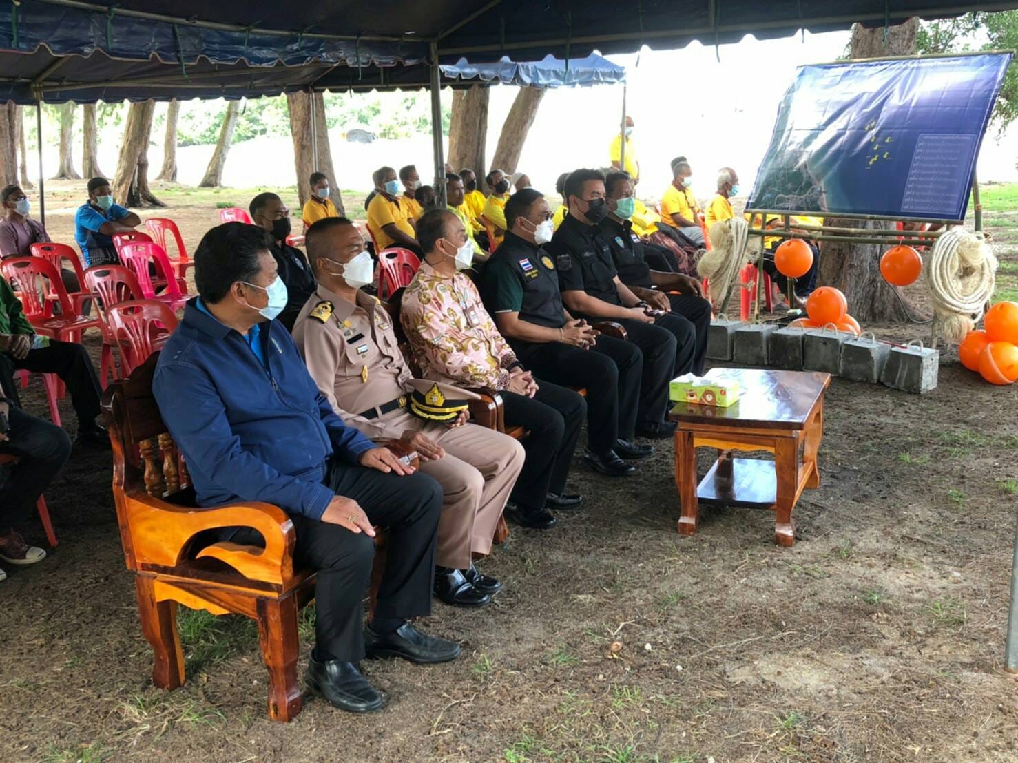 พิธีมอบซั้งเชือก โครงการสร้างเสริมที่อยู่อาศัยของสัตว์น้ำวัยอ่อนในเขตทะเลชายฝั่งของชุมชน ภายใต้โครงการพัฒนาและเสริมสร้างความเข้มแข็งของเศรษฐกิจฐานราก ณ หาดวาสุกรี ตำบลตะลุบัน อำเภอสายบุรี จังหวัดปัตตานี..คลิก