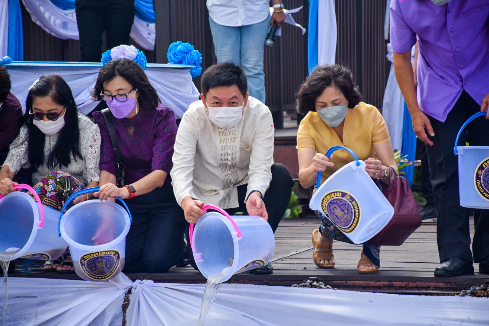 (ข่าววีดิทัศ)นายบัญชา สุขแก้ว รองอธิบดีกรมประมง เป็นประธานถวายผ้ากฐินพร้อมเครื่องอัฐบริขารในงานทอดกฐินสามัคคีกรมประมง ประจำปี 2564..คลิก