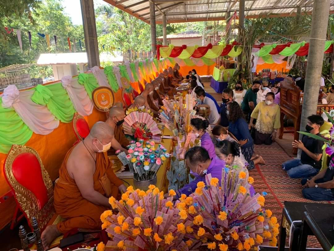 ประมงอำเภอสิรินธร ร่วมกับหัวหน้าส่วนราชการ เจ้าหน้าที่อำเภอสิรินธร กำนัน ผู้ใหญ่บ้าน และผู้มีจิตศรัทธา ร่วมทำบุญทอดกฐิน อำเภอสิรินธร ประจำปี 2564..คลิก