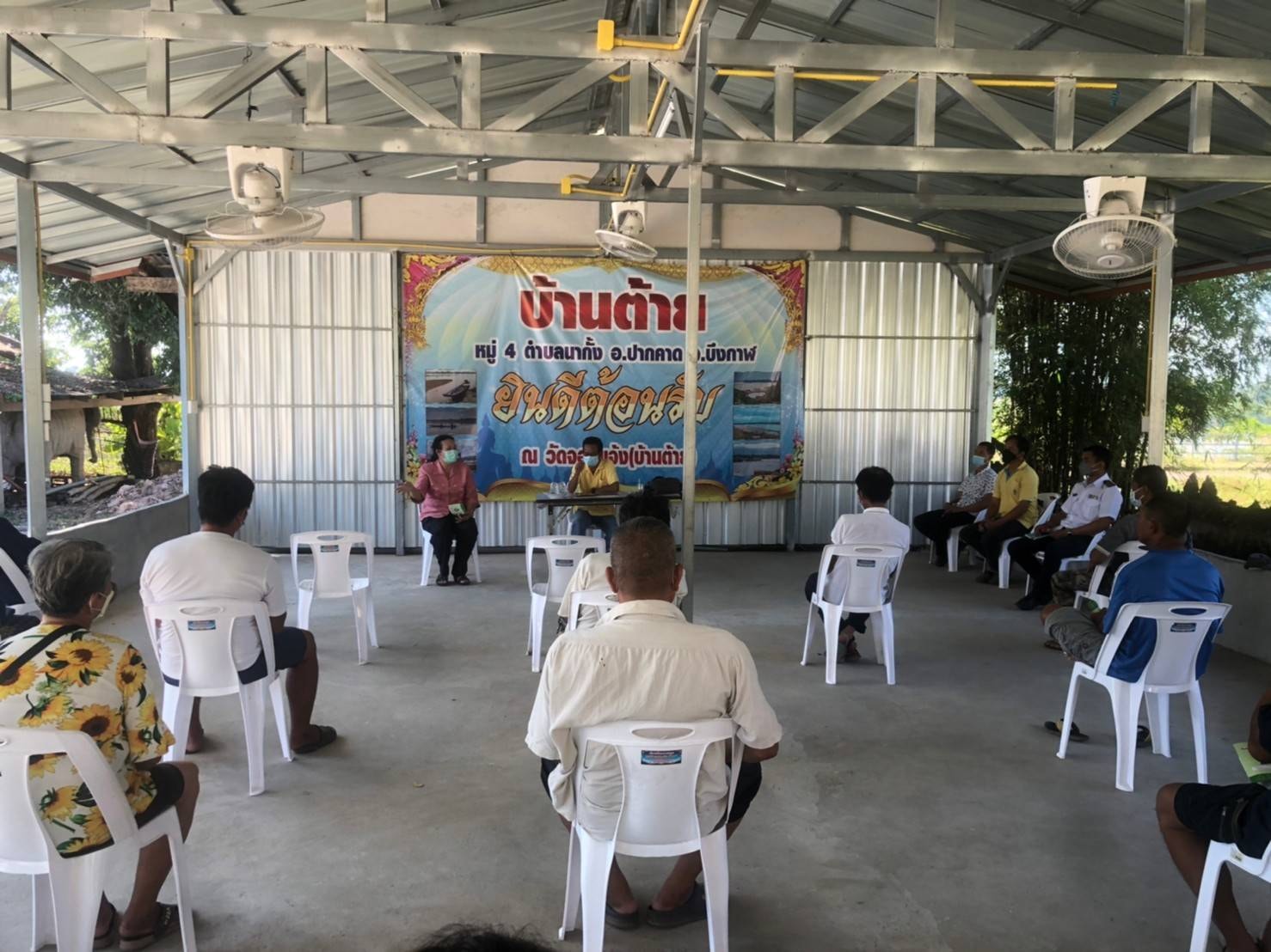 วันจันทร์ ที่  22 พฤศจิกายน 2564 นายอนุพงษ์ สนิทชน  ผู้อำนวยการศูนย์วิจัยและพัฒนาการเพาะเลี้ยงสัตว์น้ำจืดหนองคาย พร้อมด้วยเจ้าหน้าที่ ร่วมกับสำนักงานประมงจังหวัดบึงกาฬ  ชาวประมงในพื้นที่บ้านต้าย ตำบลนากั้ง  อำเภอปากคาด จังหวัดบึงกาฬ ร่วมประชุมชี้แจงการจัดตั้งหน่วยเฉพาะกิจเพื่อรวบรวมและเพาะพันธุ์ปลายี่สก โดยใช้พ่อแม่พันธุ์จากแม่น้ำโขง ณ บ้านต้าย ตำบลนากั้ง อำเภอปากคาดจังหวัดบึงกาฬ ออกรับซื้อพันธุ์ปลาจากชาวประมงเพื่อเพาะขยายพันธุ์ ปล่อยสู่แหล่งน้ำธรรมชาติ และจำหน่ายจ่ายแจกต่อไป