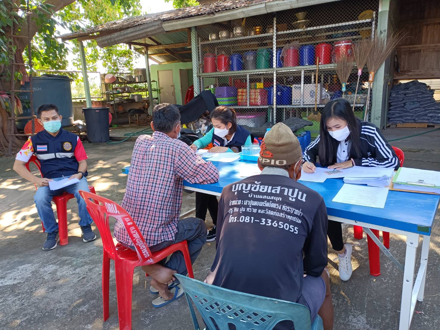 โครงการส่งเสริมและพัฒนาอาชีพเพื่อเเก้ไขปัญหาที่ดินทำกินของเกษตรกร..คลิก