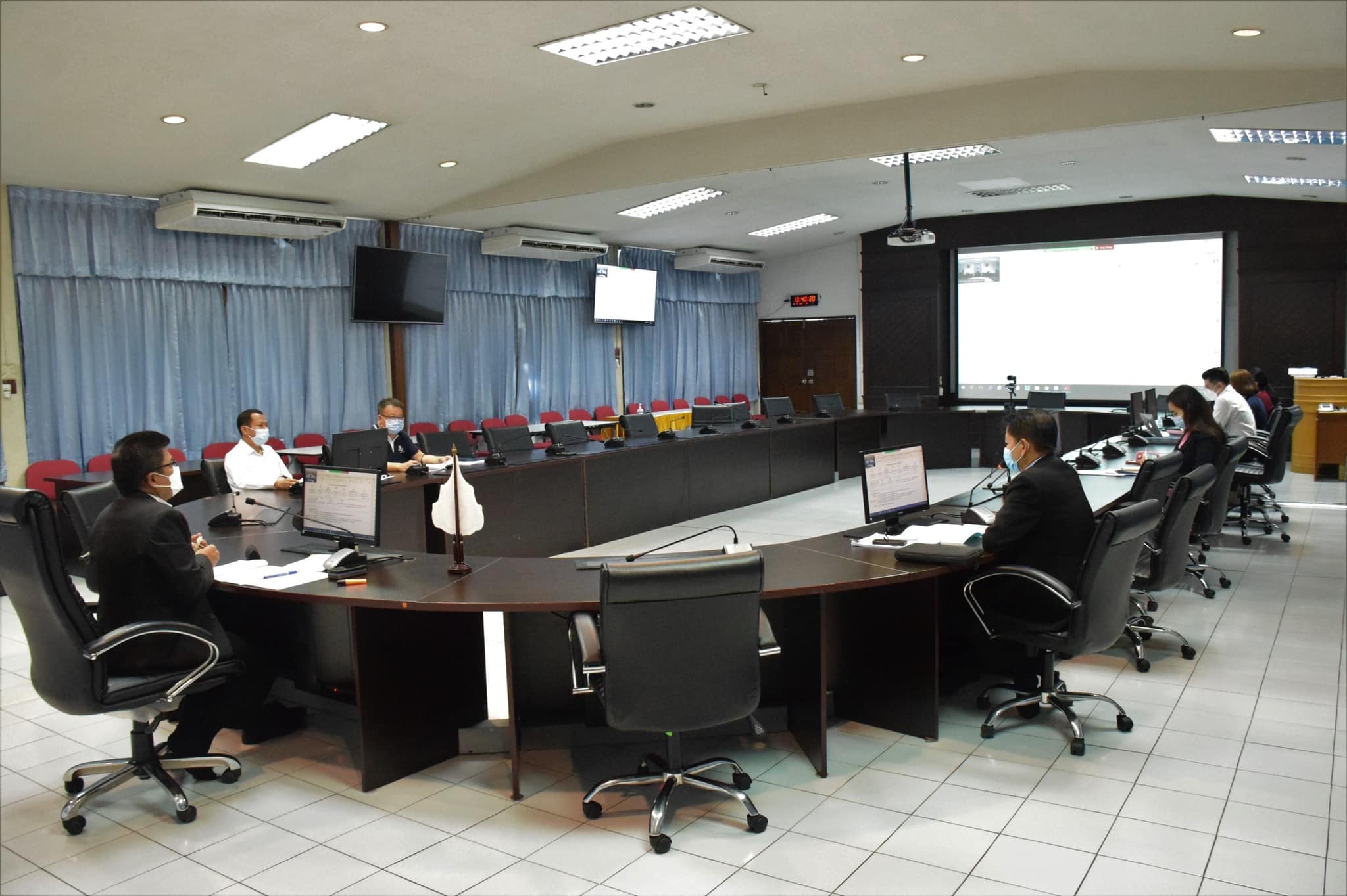 นายบัญชา สุขแก้ว รองอธิบดีกรมประมง เป็นประธานการประชุมคณะทำงานตรวจสอบการปลอมแปลง ปิดบัง หรือเปลี่ยนแปลงเครื่องหมายประจำเรือประมง หรือทะเบียนเรือประมง ครั้งที่ 1/2564..คลิก