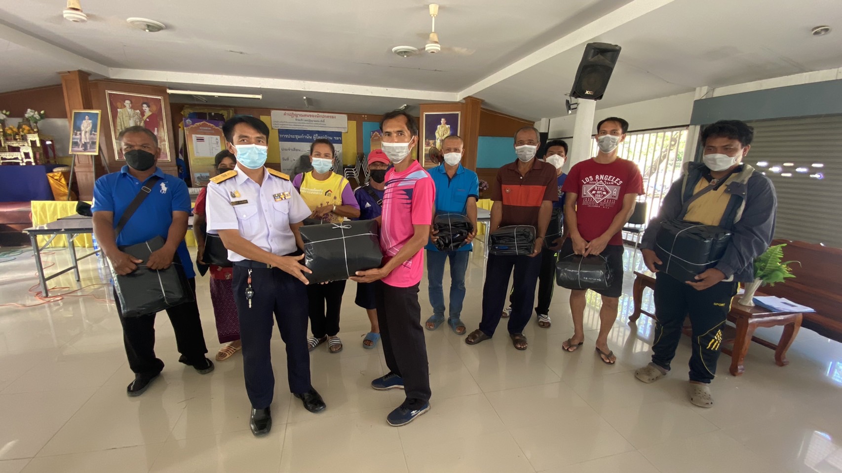 วันที่ 22 พฤศจิกายน 2564 เวลา 08.30 น. ส่งมอบกระชังบก ตามโครงการพัฒนาและเสริมสร้างความเข้มแข็งของเศรษฐกิจฐานราก งบประมาณรายจ่ายงบกลางรายการสำรองจ่ายเพื่อกรณีฉุกเฉินหรือจำเป็นปีงบประมาณ พ.ศ.2564..คลิก