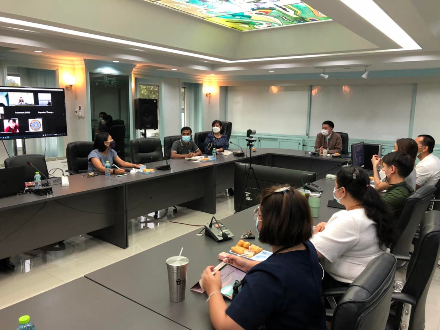 ดร.ถาวร ทันใจ รองอธิบดีกรมประมง เป็นประธานการประชุมเพื่อพิจารณา และให้ข้อเสนอแนะต่อรายงานการวิเคราะห์การลงแรงประมงของ OceanMind..คลิก