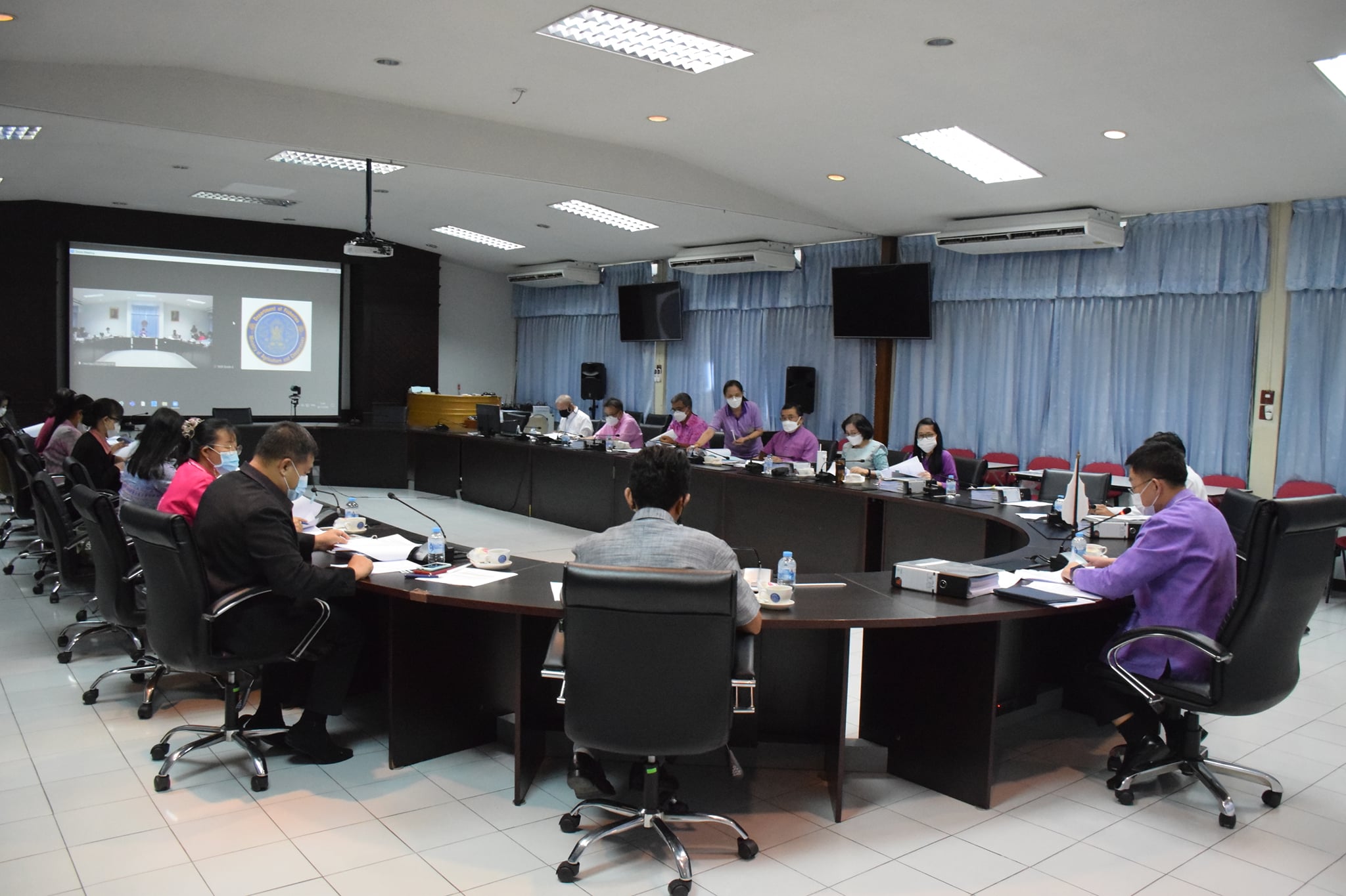 ดร.ถาวร ทันใจ รองอธิบดีกรมประมง เป็นประธานการประชุม คณะอนุกรรมการพิจารณาคัดเลือกข้าราชการพลเรือนดีเด่นประจำปี 2564 ครั้งที่ 1/2564..คลิก