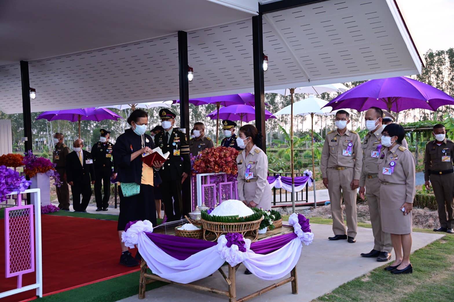 ร่วมรับเสด็จสมเด็จพระกนิษฐาธิราชเจ้า กรมสมเด็จพระเทพรัตนราชสุดาฯ สยามบรมราชกุมารี และร่วมพิธีเปิดงานวันดินโลก ปี 2564 Halt soil salinization, boost soil productivity:พิชิตดินเค็ม เติมเต็มผลผลิต สร้างชีวิตเกษตรกร..คลิก
